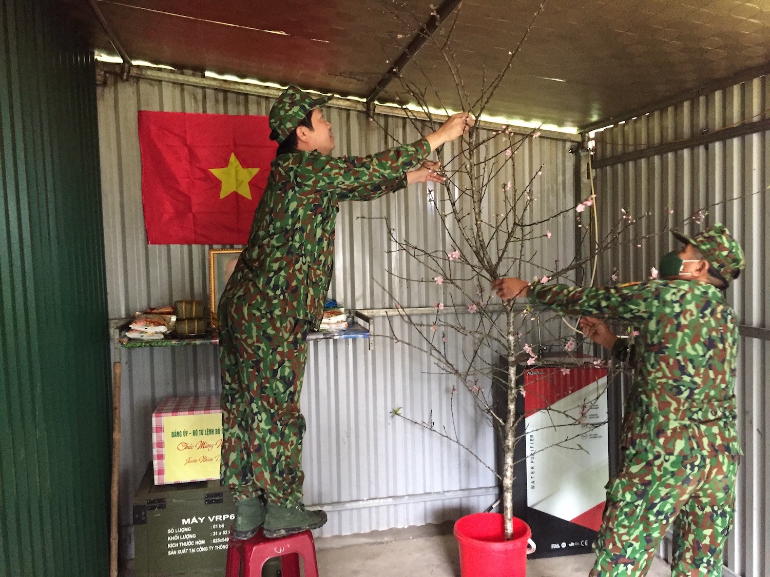 Dân sinh - Hoàn thành tuần tra biên giới, chiến sĩ gói bánh đón Tết biên cương (Hình 9).