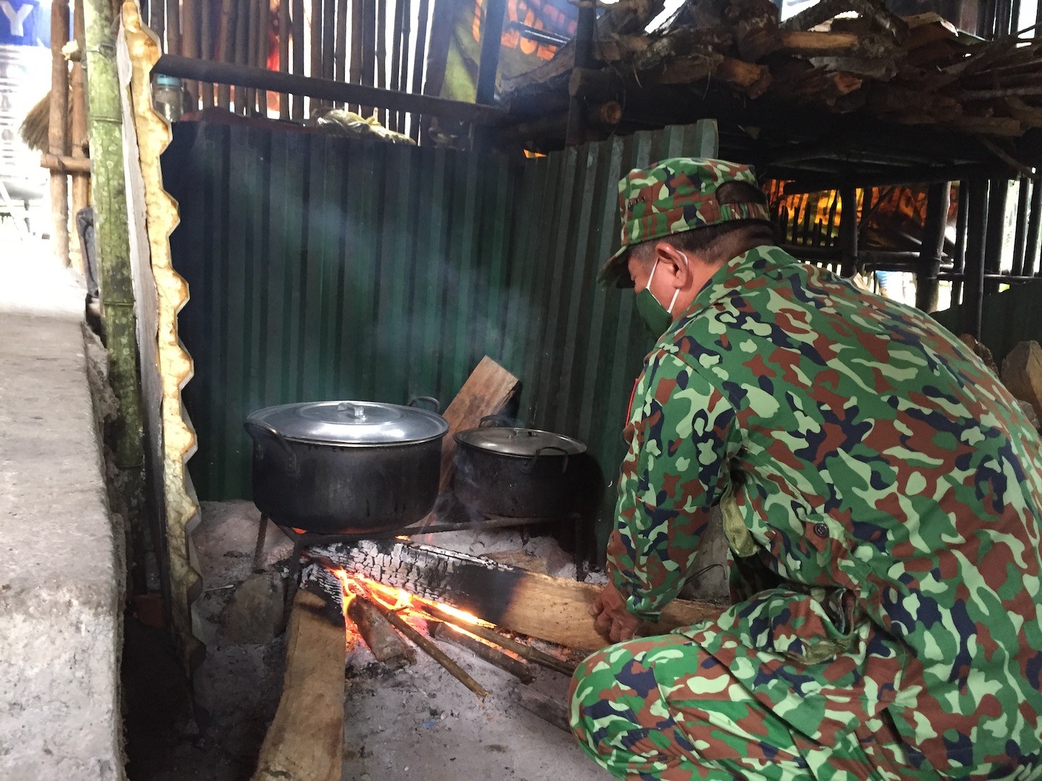 Dân sinh - Hoàn thành tuần tra biên giới, chiến sĩ gói bánh đón Tết biên cương (Hình 6).