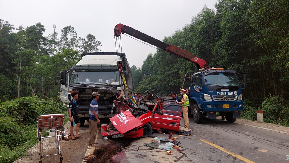 Dân sinh - Gặp tai nạn khi đi du lịch, gia đình 4 người thương vong  (Hình 2).