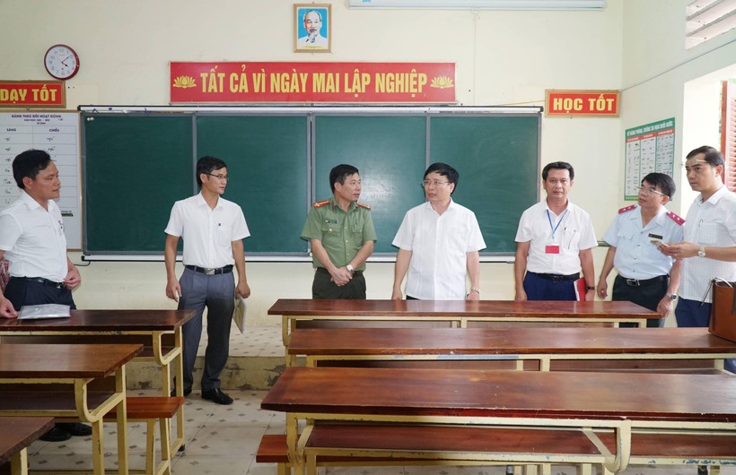 Giáo dục - Nhiều thí sinh đến trễ trong buổi đầu tiên kỳ thi tốt nghiệp THPT 2022 (Hình 5).