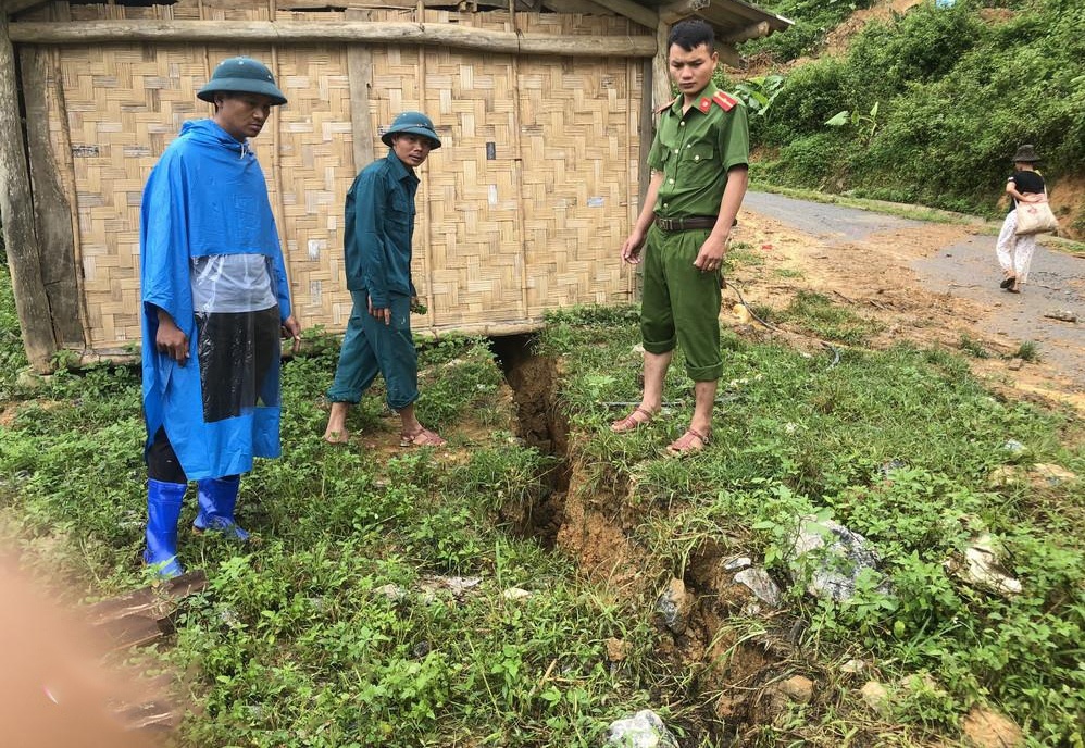 Dân sinh - Nghệ An: Hàng nghìn hộ dân vẫn bị cô lập do mưa lũ (Hình 5).