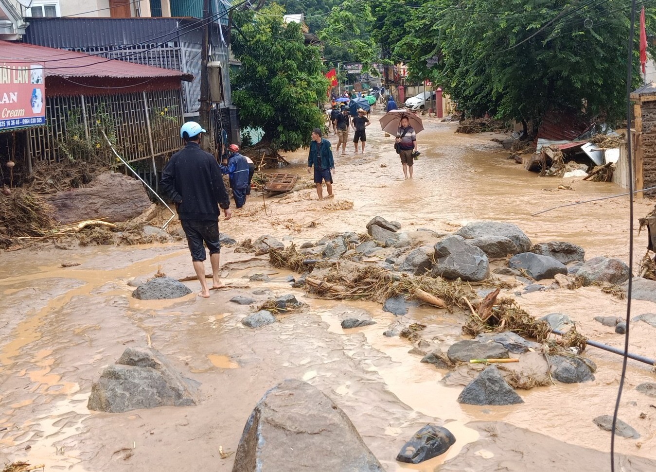 Dân sinh - Khung cảnh tan hoang sau trận lũ quét kinh hoàng ở Nghệ An (Hình 2).