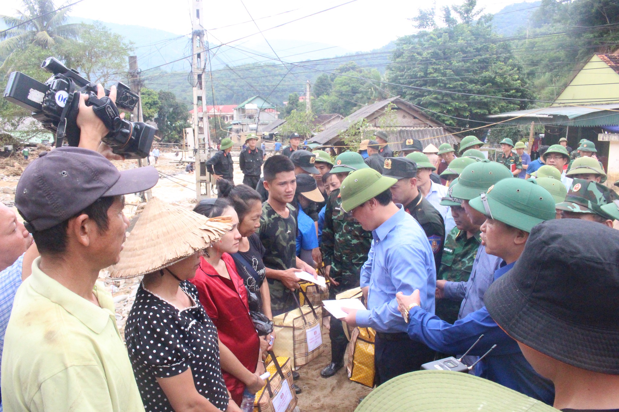 Sự kiện - Chủ tịch tỉnh Nghệ An chỉ đạo, không để dân thiếu ăn sau lũ (Hình 5).