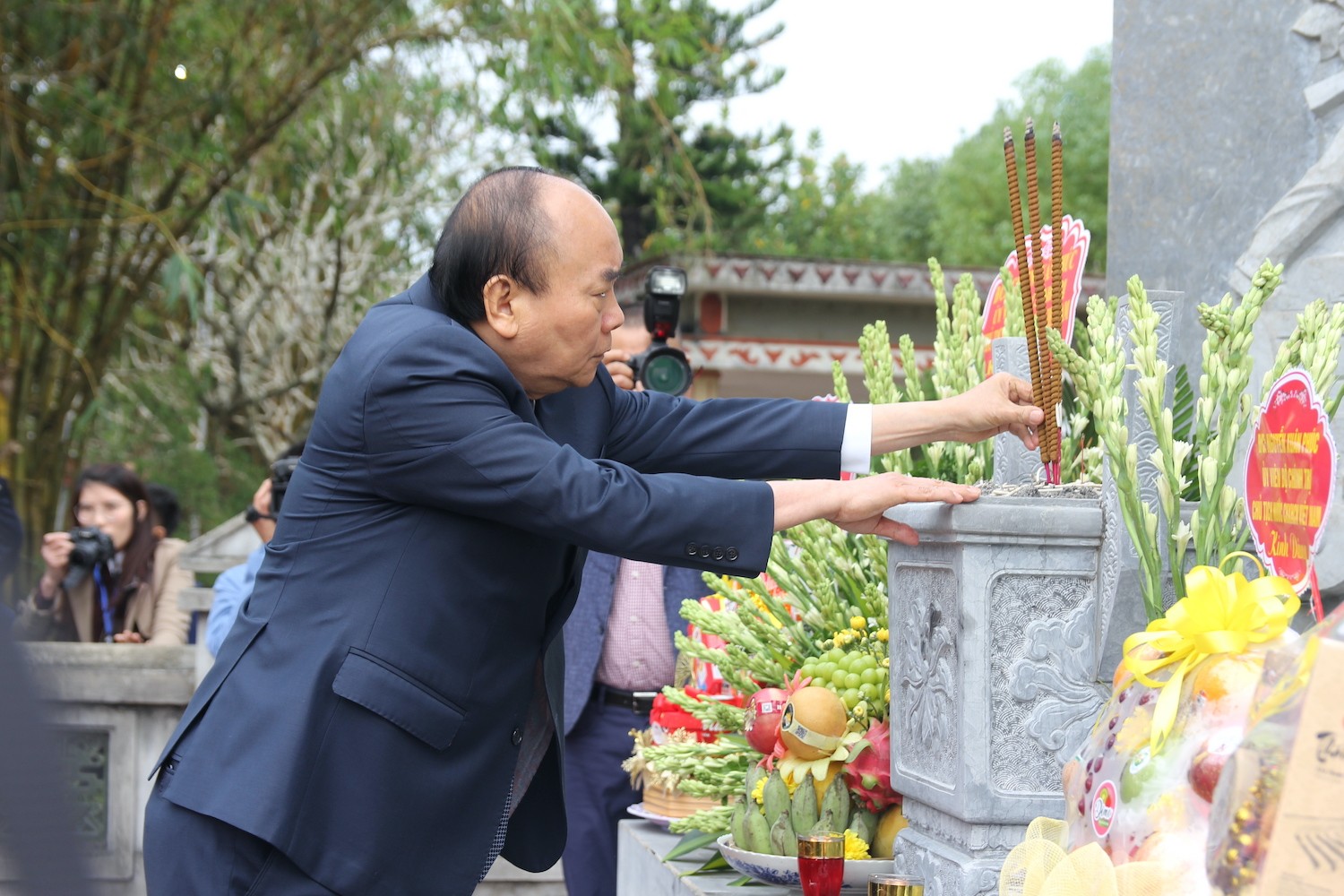 Văn hoá - Chủ tịch nước dâng hương tưởng niệm nữ sĩ Hồ Xuân Hương (Hình 5).