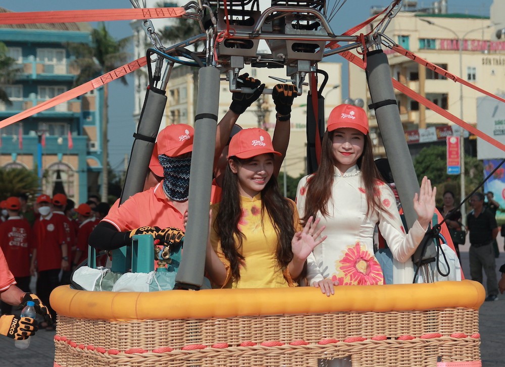 Văn hoá - Khai mạc Festival khinh khí cầu Fly up Việt Nam – Cửa Lò 2023