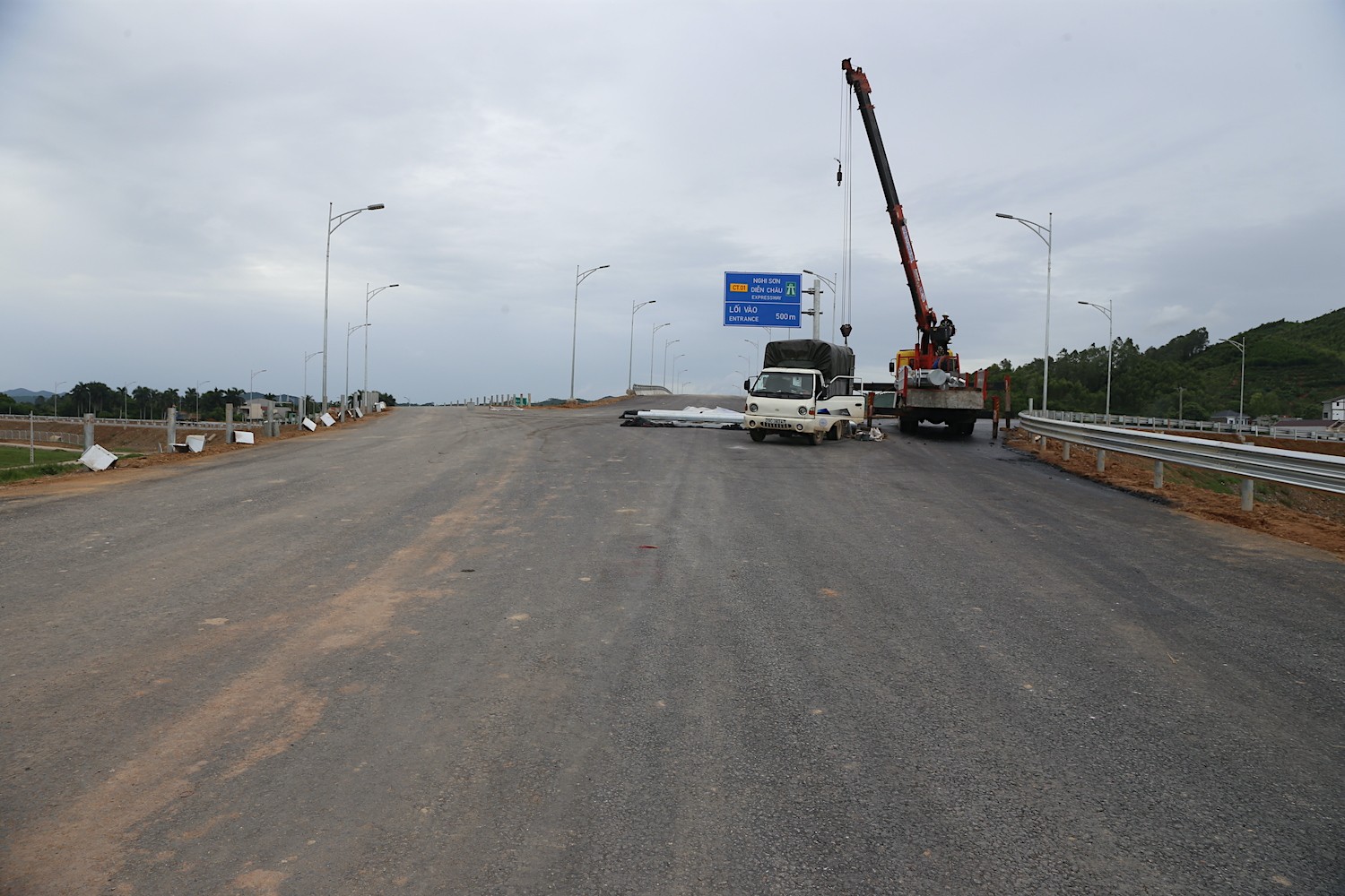 Sự kiện - Toàn cảnh cao tốc Bắc Nam đoạn Nghi Sơn - Diễn Châu trước giờ thông xe