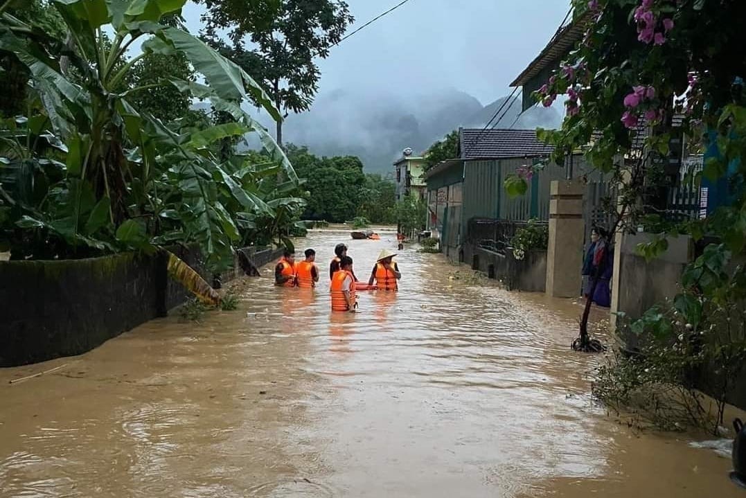 Dân sinh - Chung tay, chung sức khắc phục hậu quả sau lũ ở miền Trung (Hình 2).