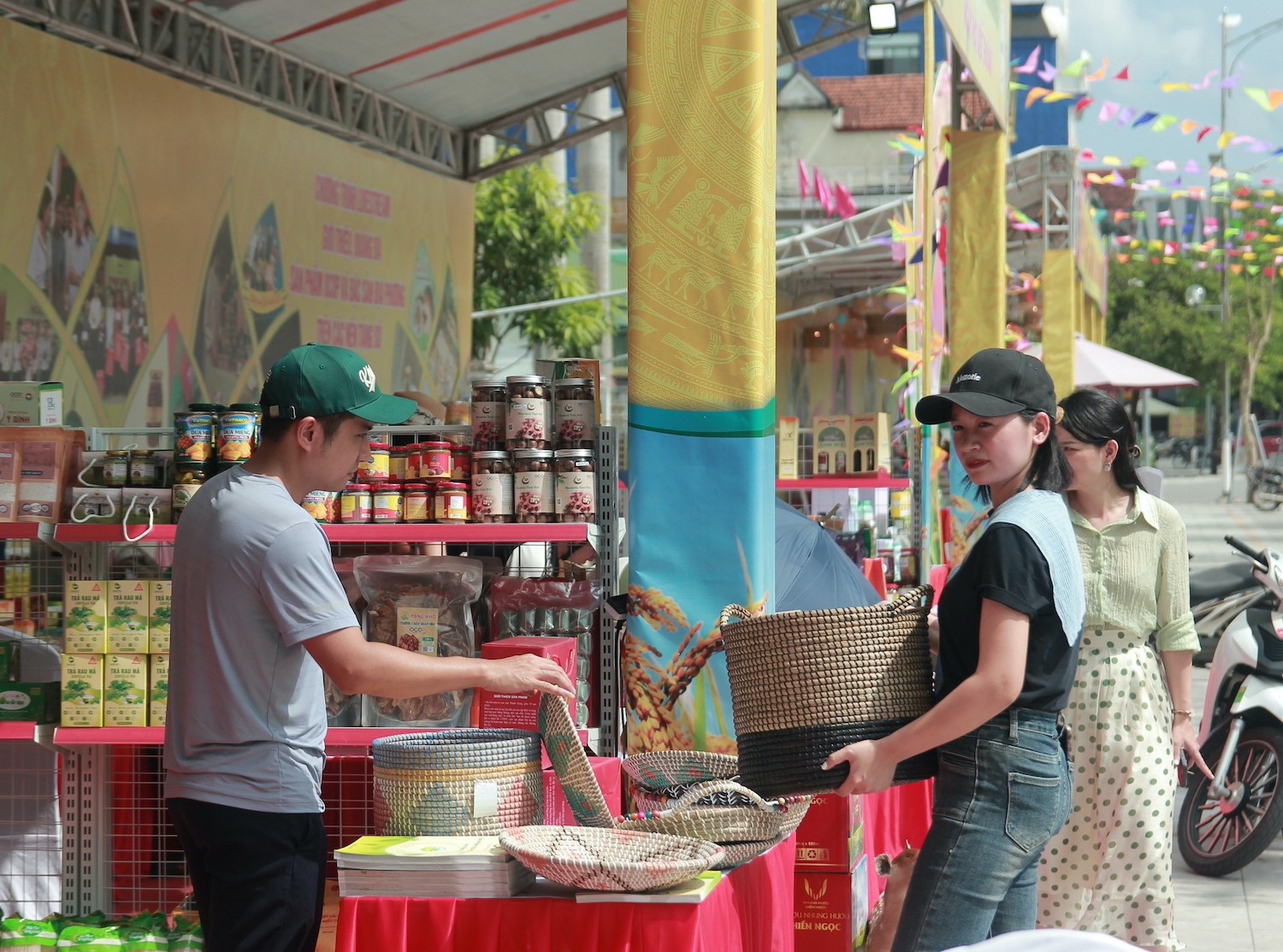 Dân sinh - Ngày hội kết đoàn Nghệ An, tôn vinh doanh nghiệp xây dựng sản phẩm OCOP (Hình 2).