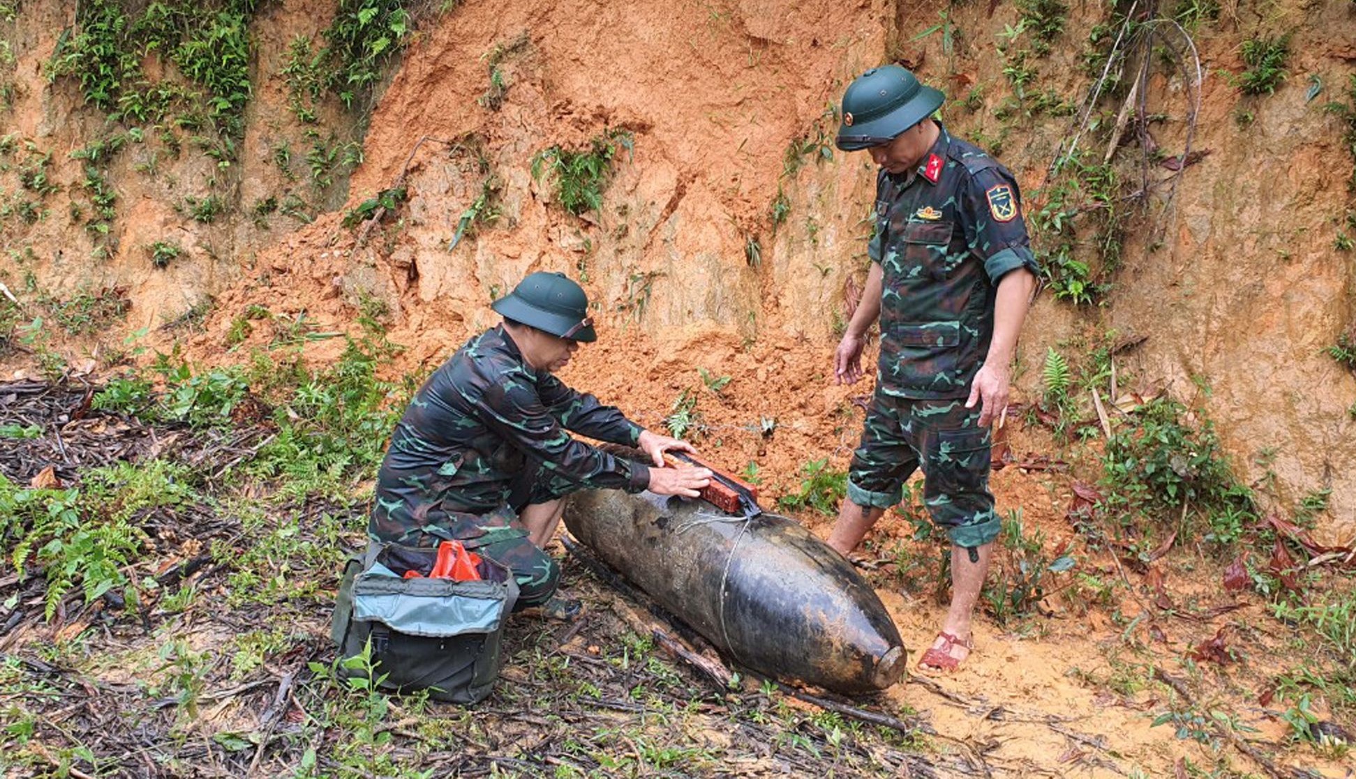 Dân sinh - Huỷ nổ bom nặng 350kg nằm dưới móng nhà (Hình 2).