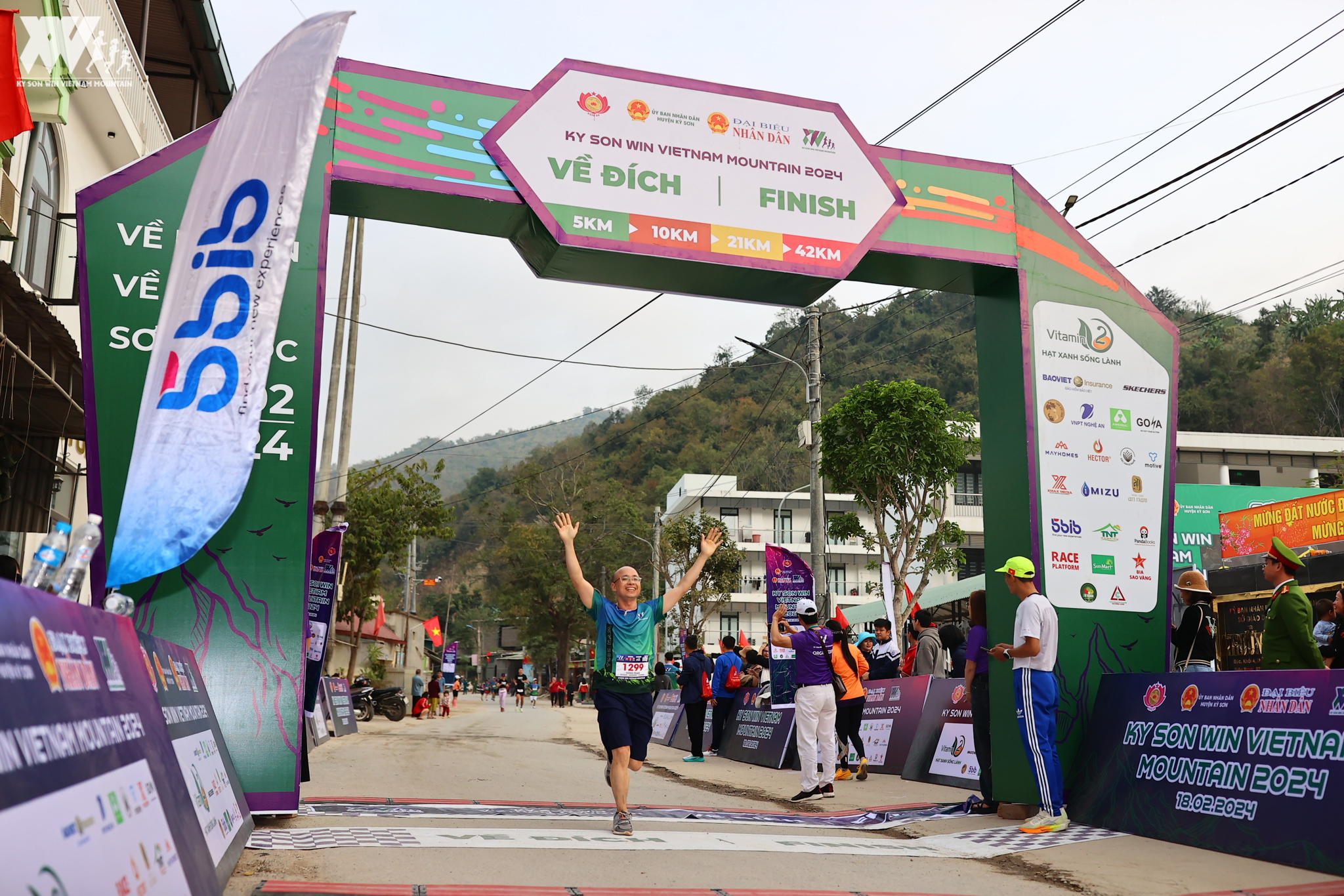 Sự kiện - Hơn 800 VĐV tranh tài giải Marathon “Ky Sơn Win Vietnam Moutain 2024” (Hình 2).