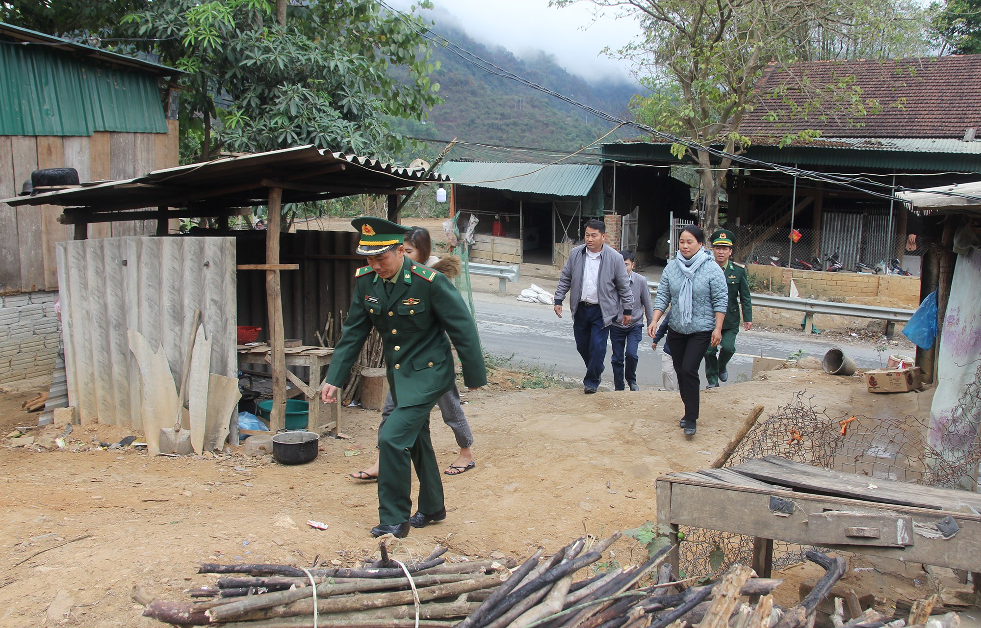 Giáo dục - Học sinh nghỉ Tết dài ngày: Đẩy lùi tình trạng tảo hôn, mang “vợ chồng học sinh” tiếp tục đến lớp (Hình 2).