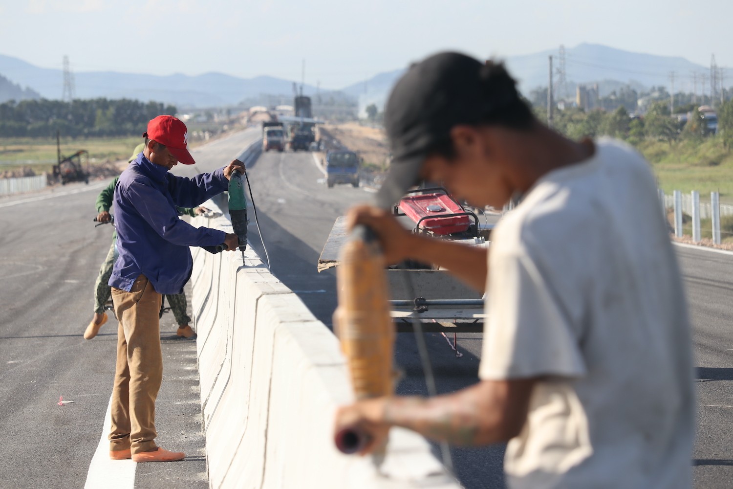 Sự kiện - Cao tốc Diễn Châu - Bãi Vọt: Công nhân miệt mài làm việc “3 ca, 4 kíp” (Hình 2).