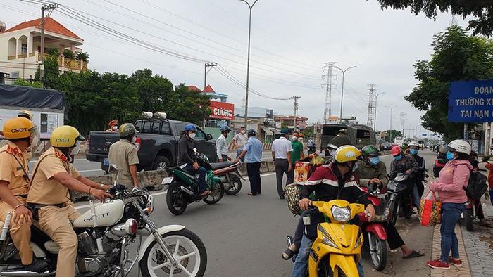 Dân sinh - Hàng trăm người dân rời Đồng Nai về quê đều buộc phải quay lại (Hình 4).