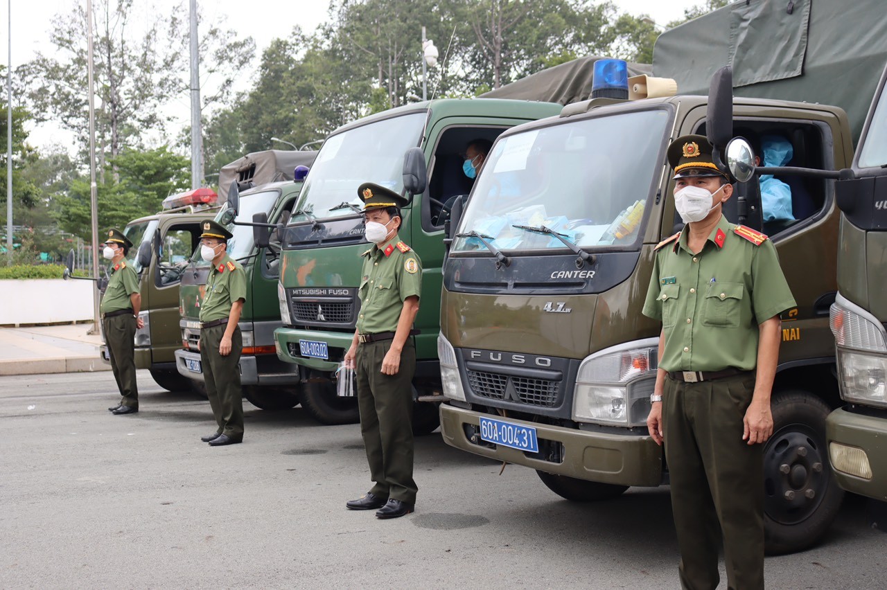 Xã hội - Lực lượng công an Đồng Nai khai trương mô hình “Gian hàng 0 đồng” phục vụ người dân (Hình 4).