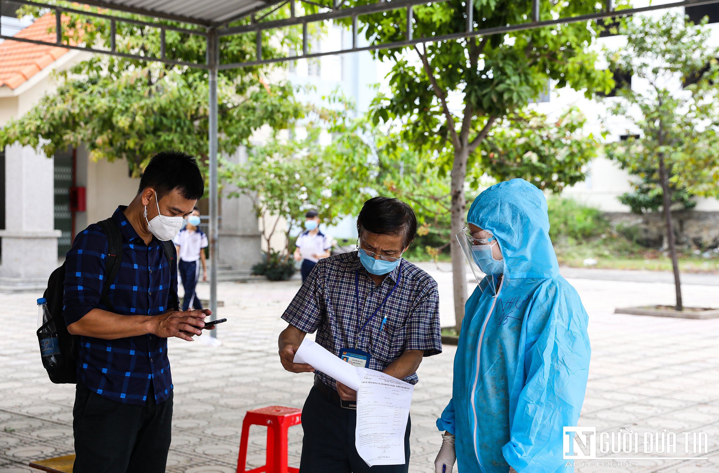 Giáo dục - Giáo viên gặp mặt học sinh trong buổi tiêm vắc-xin Covid-19 ở Đồng Nai (Hình 15).