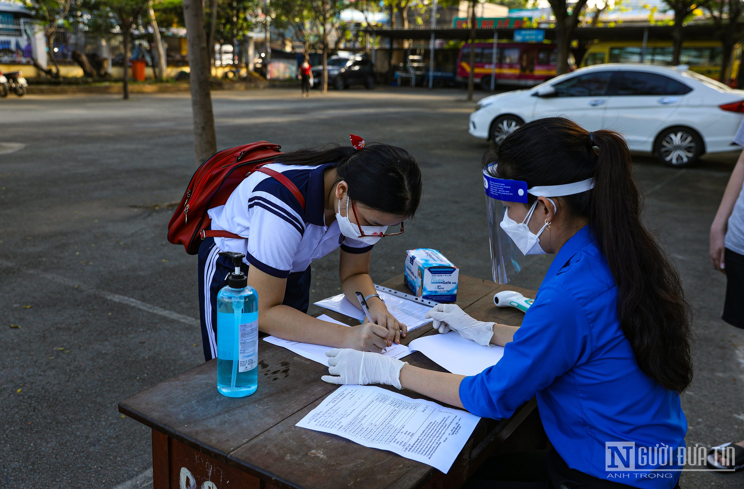 Giáo dục - Giáo viên gặp mặt học sinh trong buổi tiêm vắc-xin Covid-19 ở Đồng Nai (Hình 10).