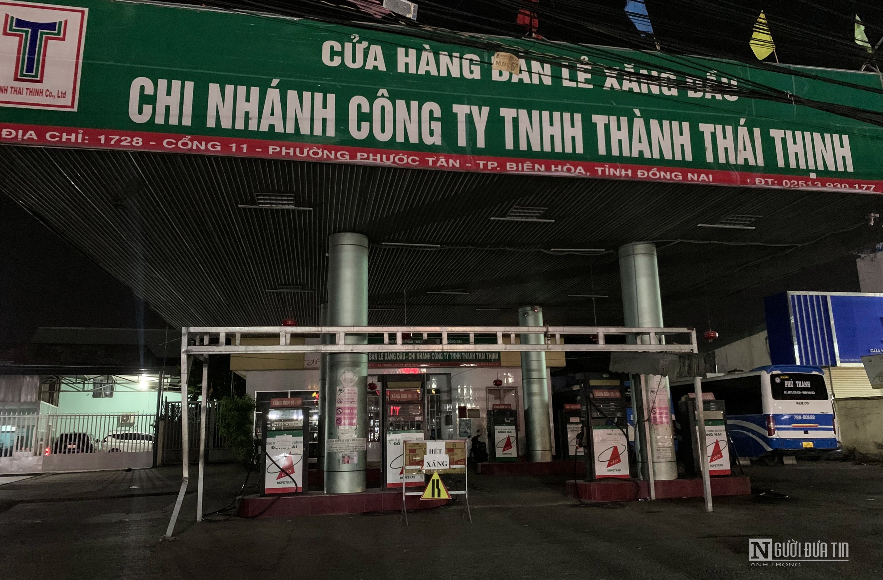 Dân sinh - Đồng Nai: Người dân đổ xô đi mua xăng, dầu trước giờ tăng giá (Hình 6).