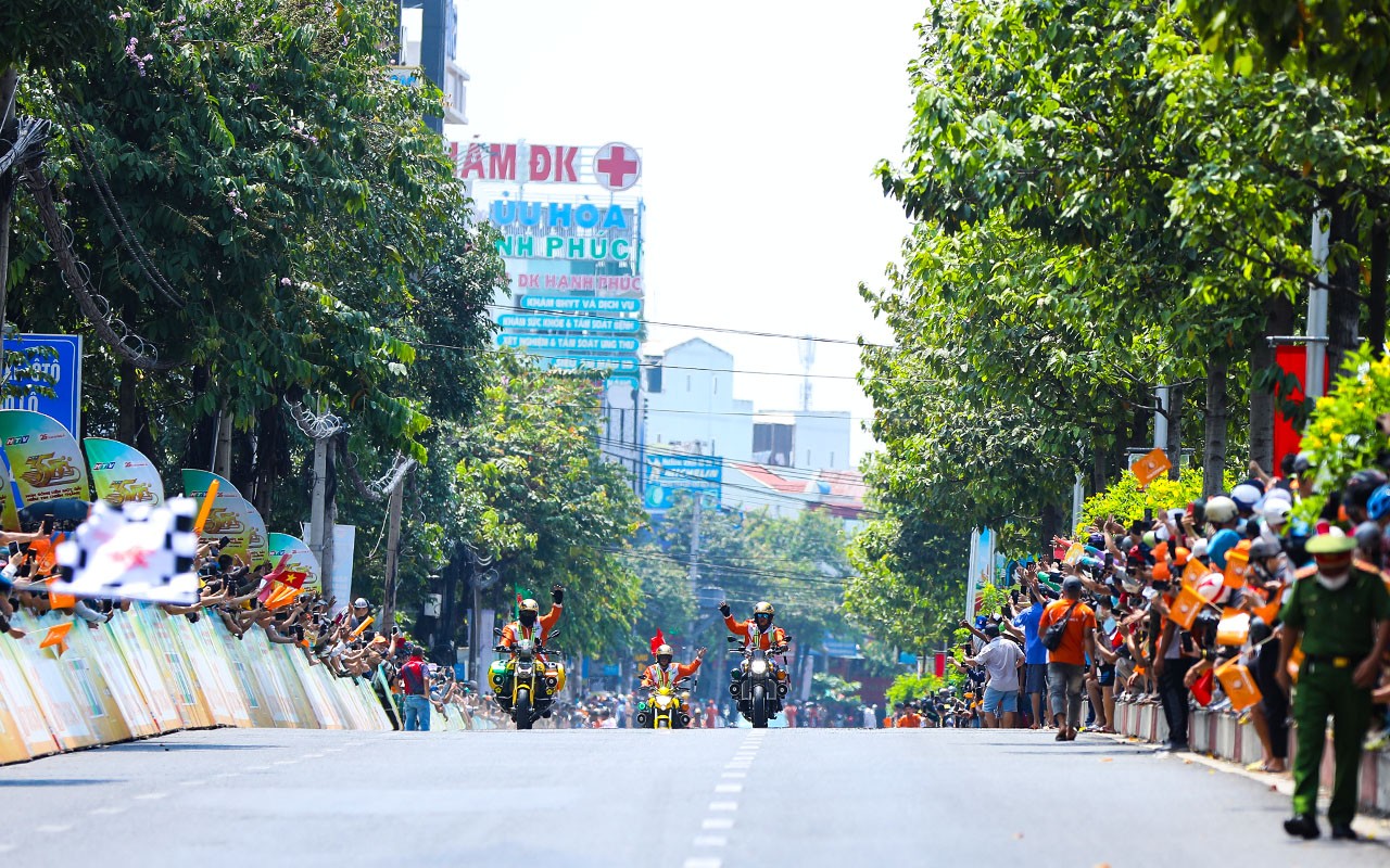 Dân sinh - Đồng Nai: Chào đón đoàn đua xe đạp cúp truyền hình Tp.HCM (Hình 15).