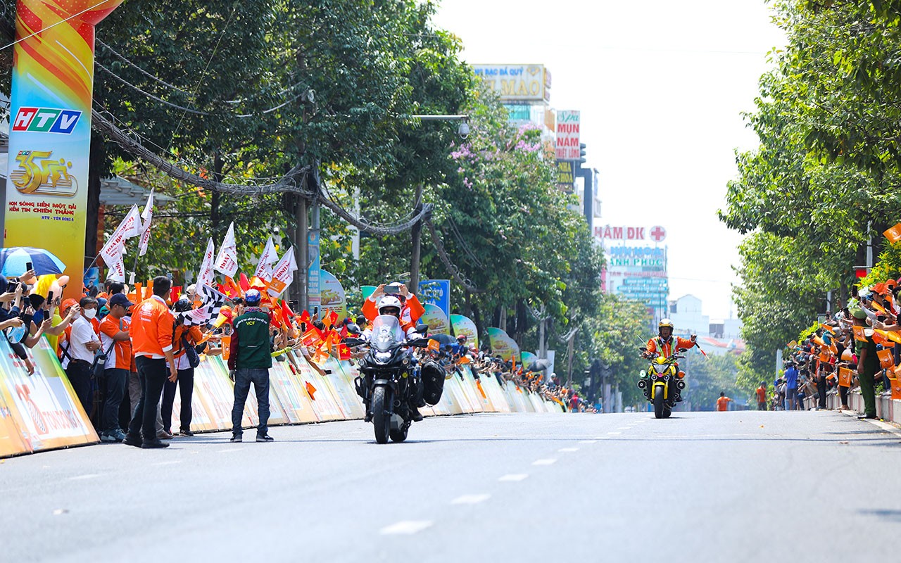 Dân sinh - Đồng Nai: Chào đón đoàn đua xe đạp cúp truyền hình Tp.HCM (Hình 18).