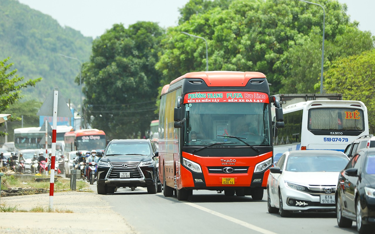 Dân sinh - Đồng Nai: Ùn tắc giao thông ngày đầu nghỉ lễ 30/4 và 1/5 (Hình 6).