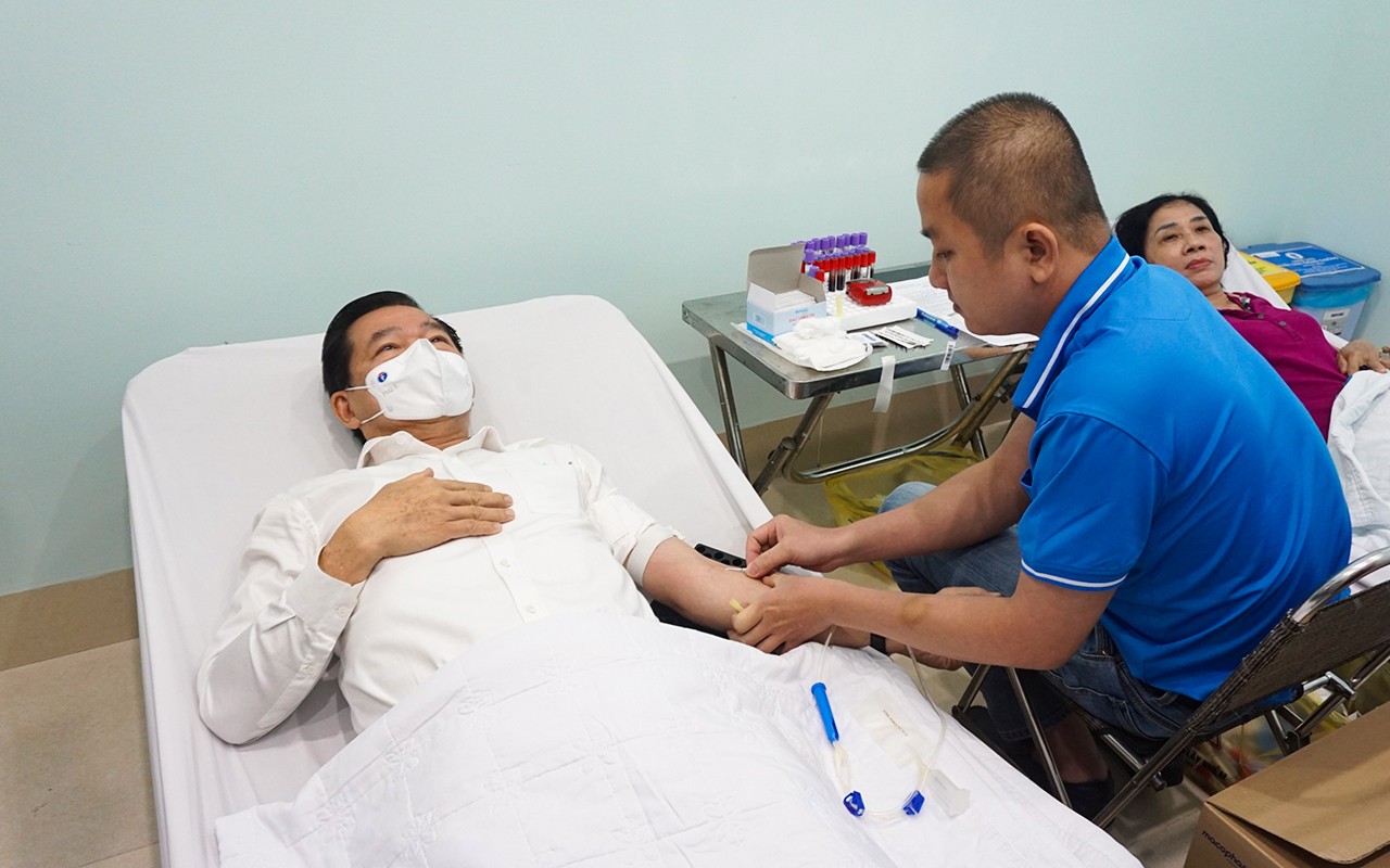 Sức khỏe - Đồng Nai: Lãnh đạo tỉnh cùng hơn 200 người dân tham gia hiến máu tình nguyện