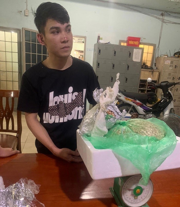 An ninh - Hình sự - Đồng Nai: Bắt và khởi tố đối tượng vận chuyển 10.000 viên thuốc lắc