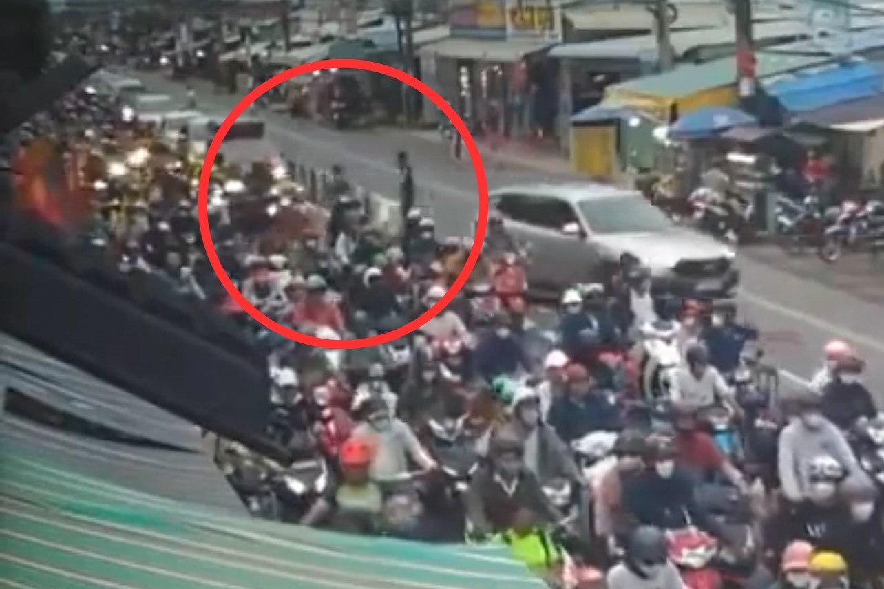 Dân sinh - Đồng Nai: Nhóm  người đi mô tô chạy ngược chiều ở phà Cát Lái là ai?