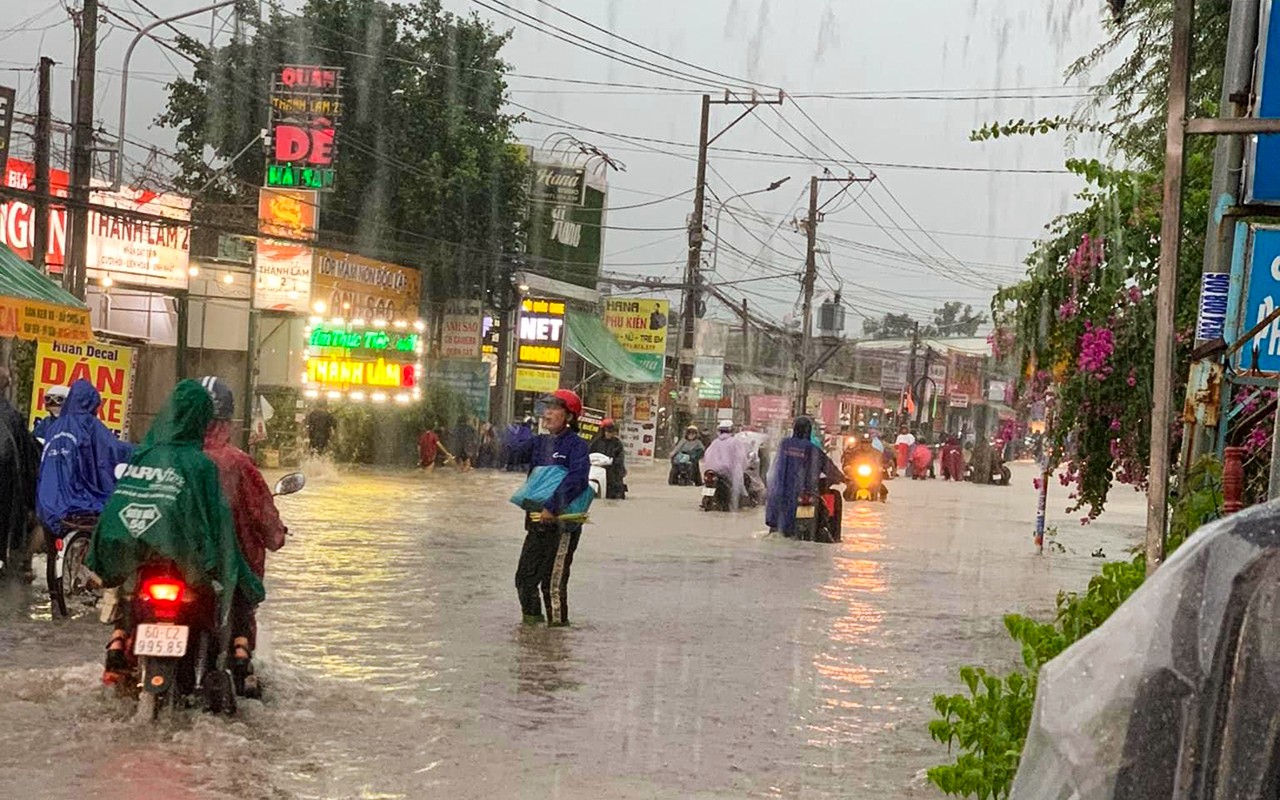 Dân sinh - Đồng Nai: Mưa lớn gây ngập tại Tp.Long Khánh và huyện Nhơn Trạch (Hình 3).