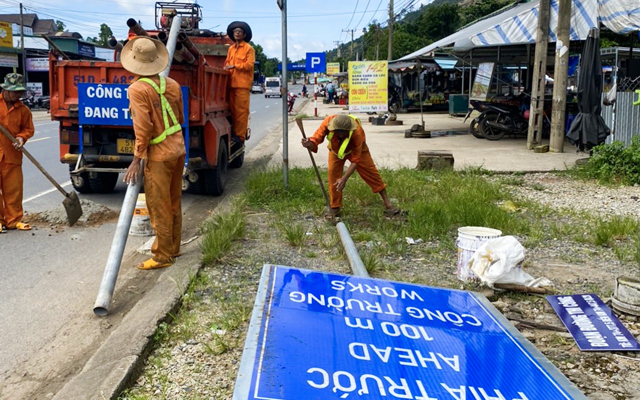 Dân sinh - Đồng Nai: Trạm thu phí Tân Phú được tháo dỡ và sửa chữa mặt đường