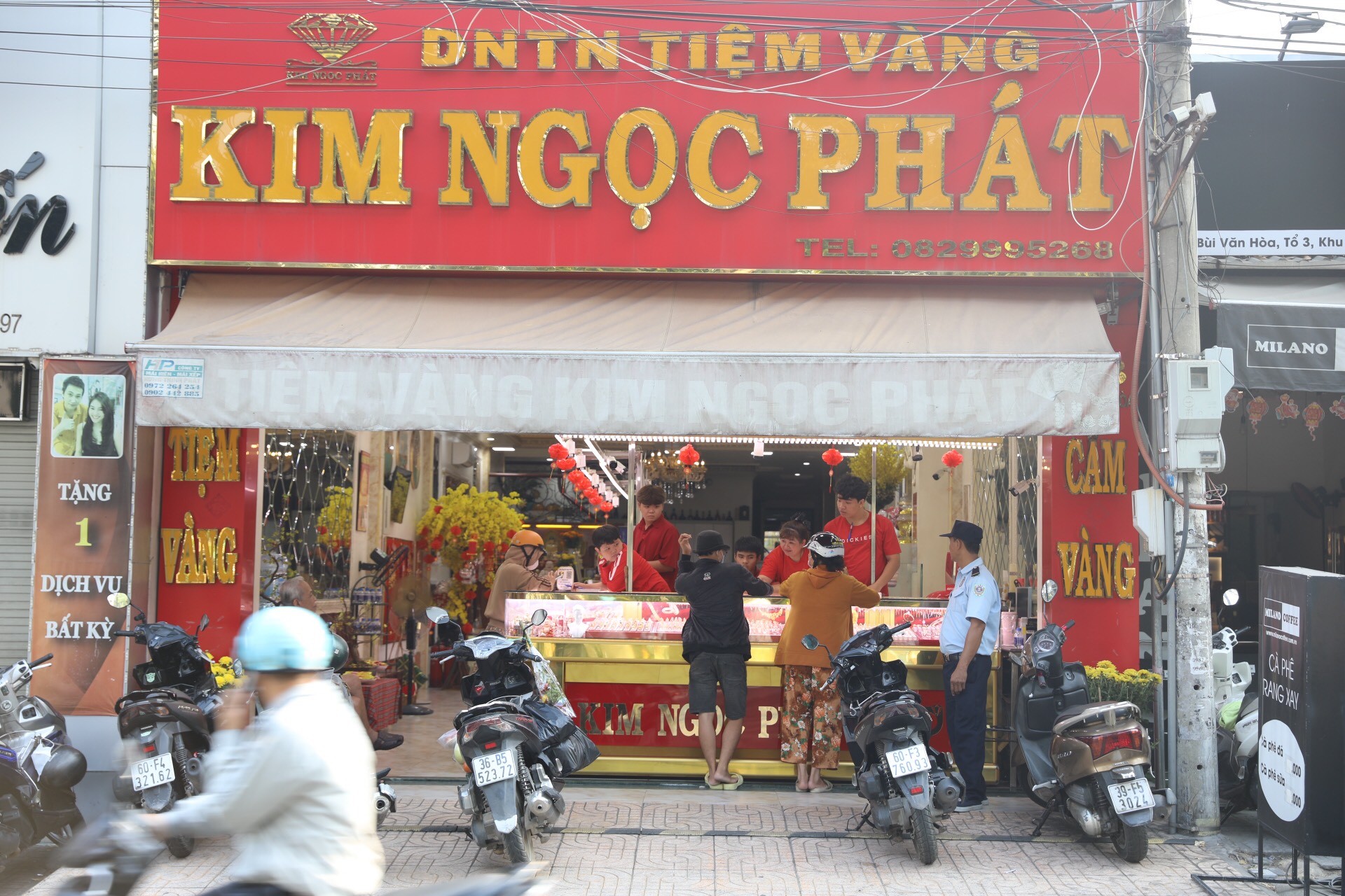 Tiêu dùng & Dư luận - Đồng Nai: Khách mua vàng thưa vắng trong ngày vía Thần tài (Hình 10).