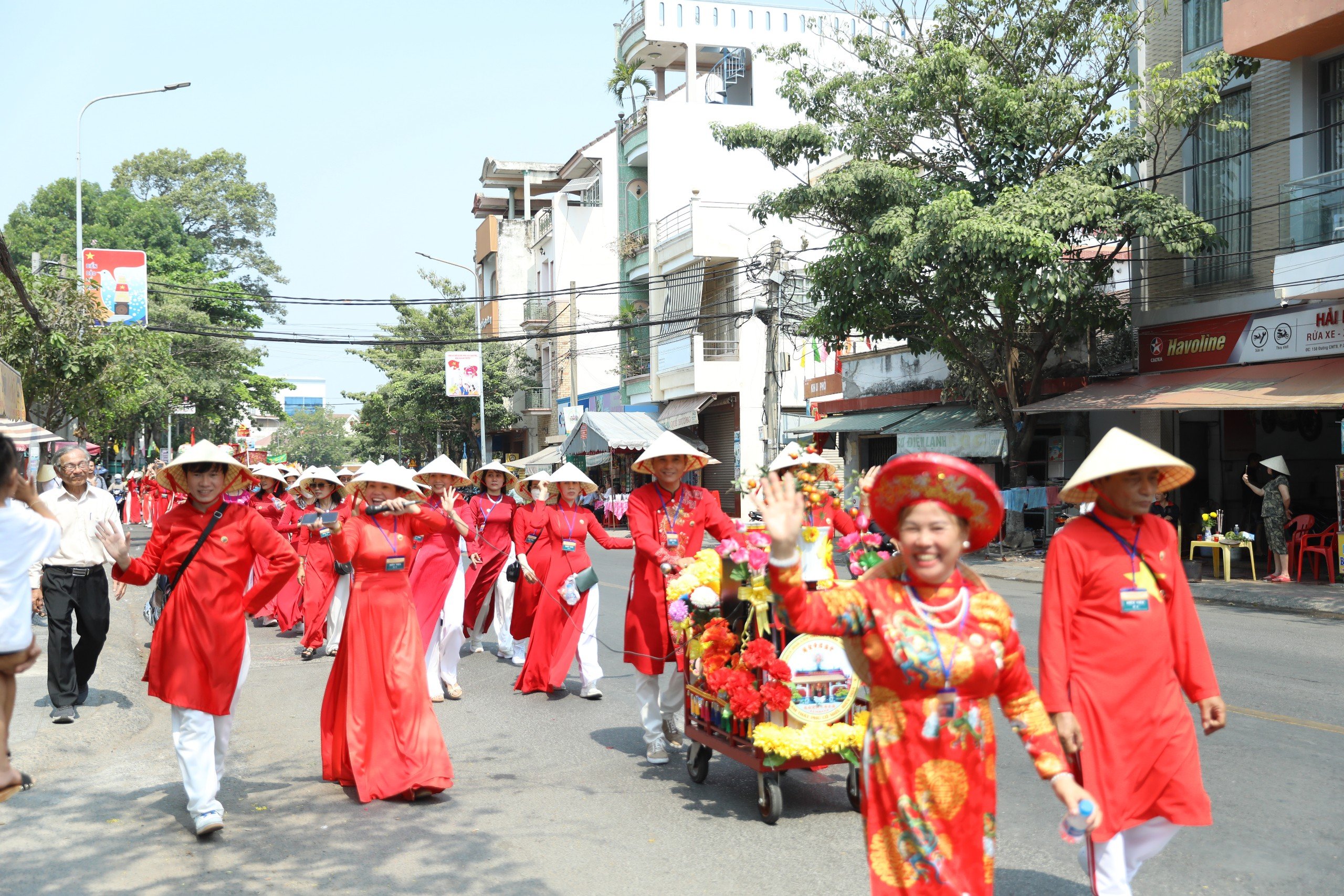 Văn hoá - Đồng Nai: Độc đáo Lễ nghinh thần trên sông và đường phố Biên Hoà  (Hình 12).