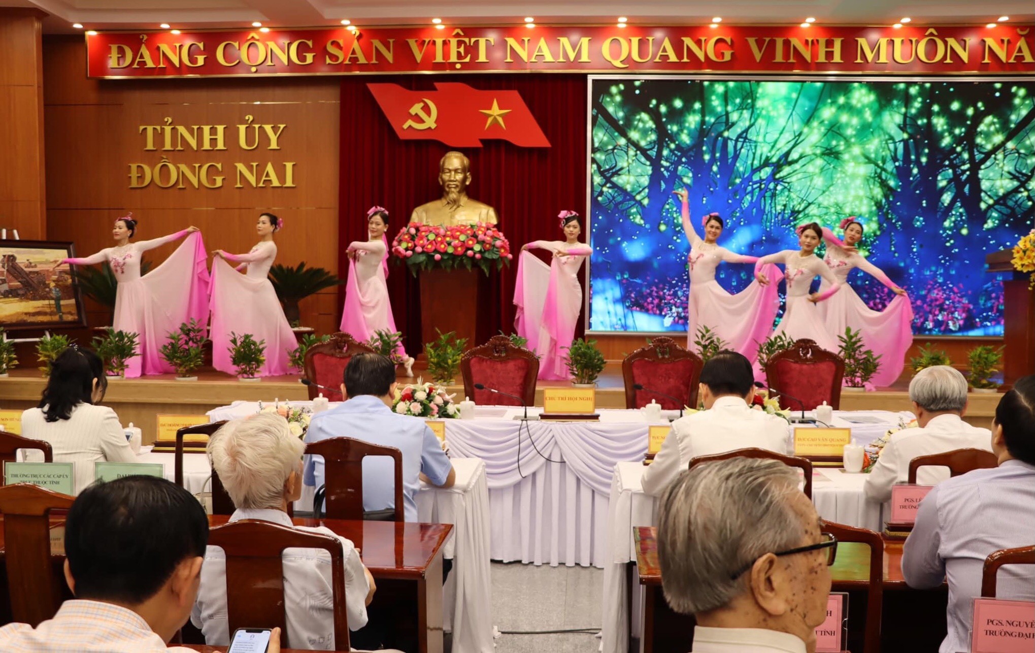 Văn hoá - Đồng Nai: Gặp mặt đại biểu văn nghệ sĩ, tri thức đầu Xuân 2024 (Hình 5).