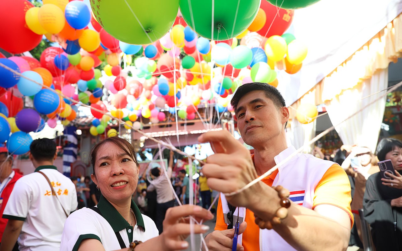 Văn hoá - Đồng Nai: Lễ thả phúc khí cầu tại chùa Ông (Hình 4).