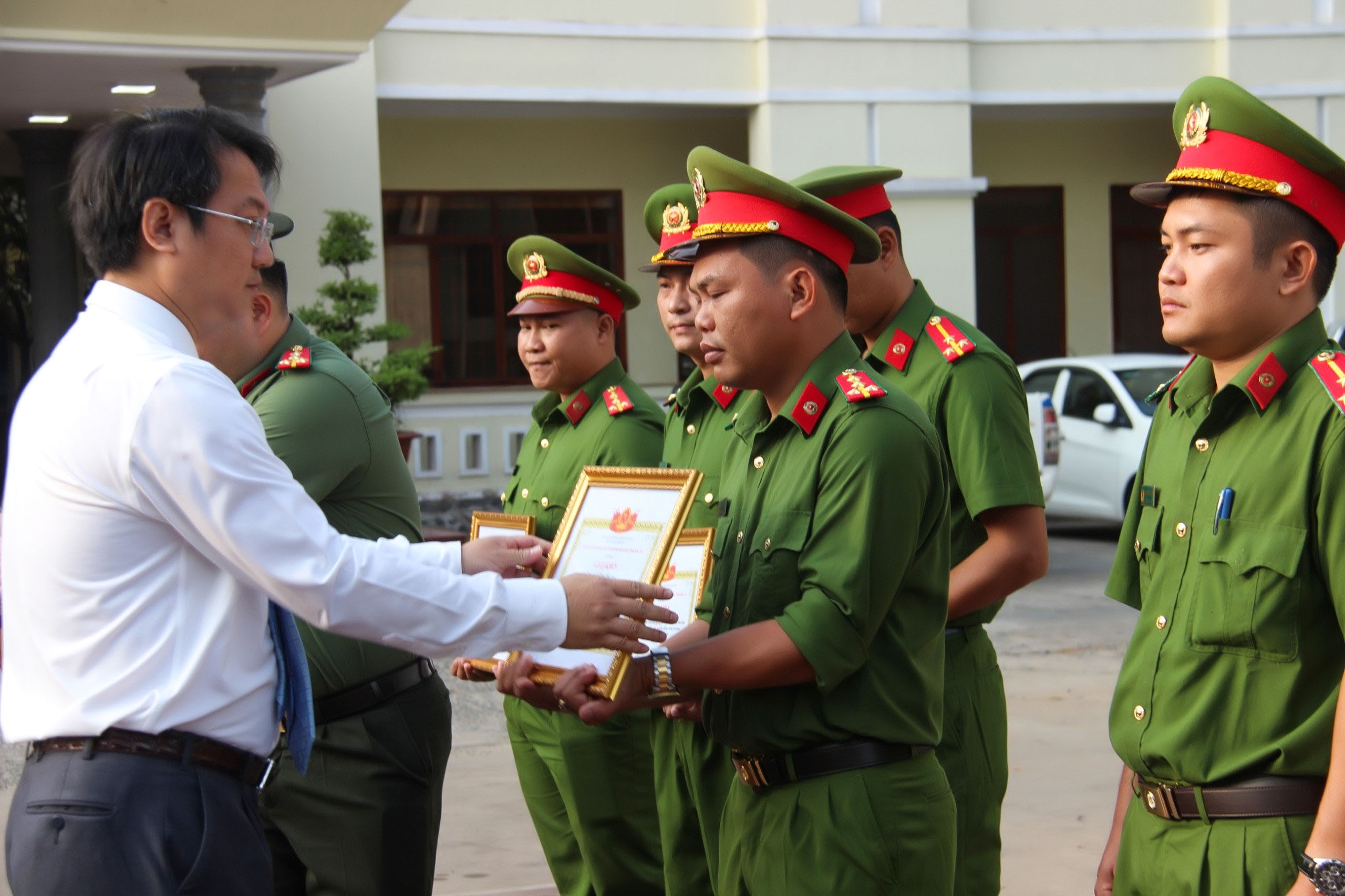 Sự kiện - Đồng Nai: Khen thưởng đơn vị phá nhanh vụ trộm cắp tài sản (Hình 3).