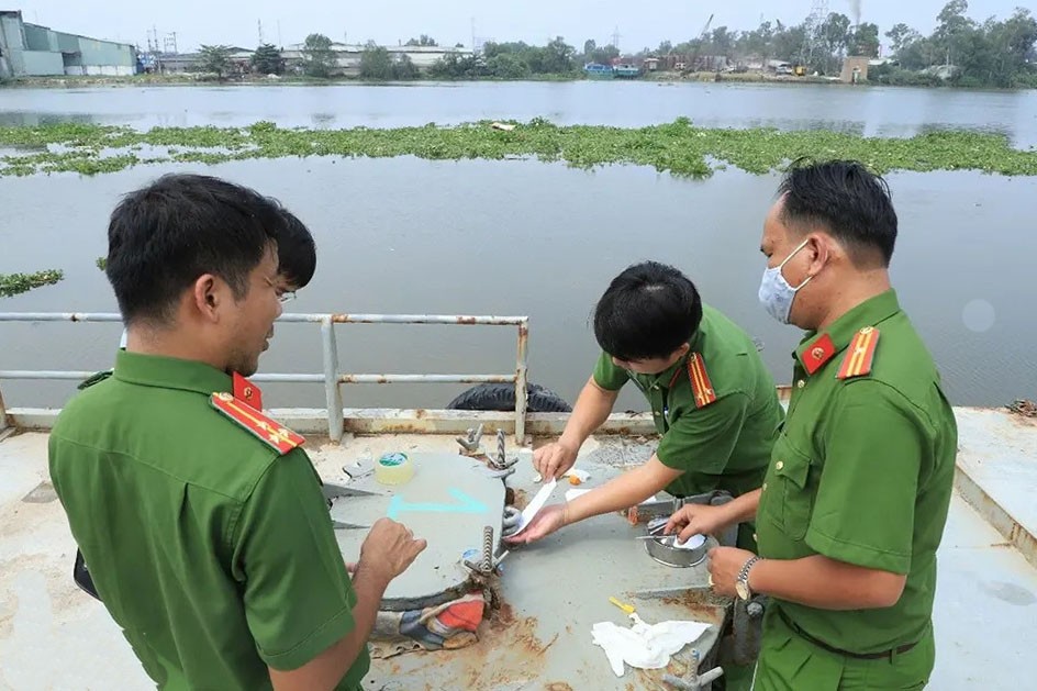 Hồ sơ điều tra - Mở rộng điều tra vụ đường dây buôn lậu 200 triệu lít xăng dầu  (Hình 2).