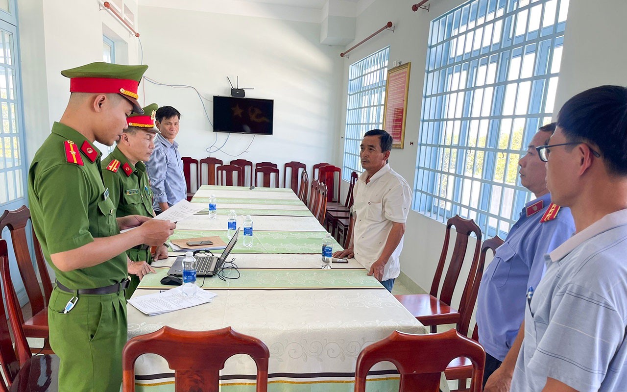 Hồ sơ điều tra - Đồng Nai: Khởi tố nguyên chủ tịch và phó chủ tịch xã  (Hình 3).