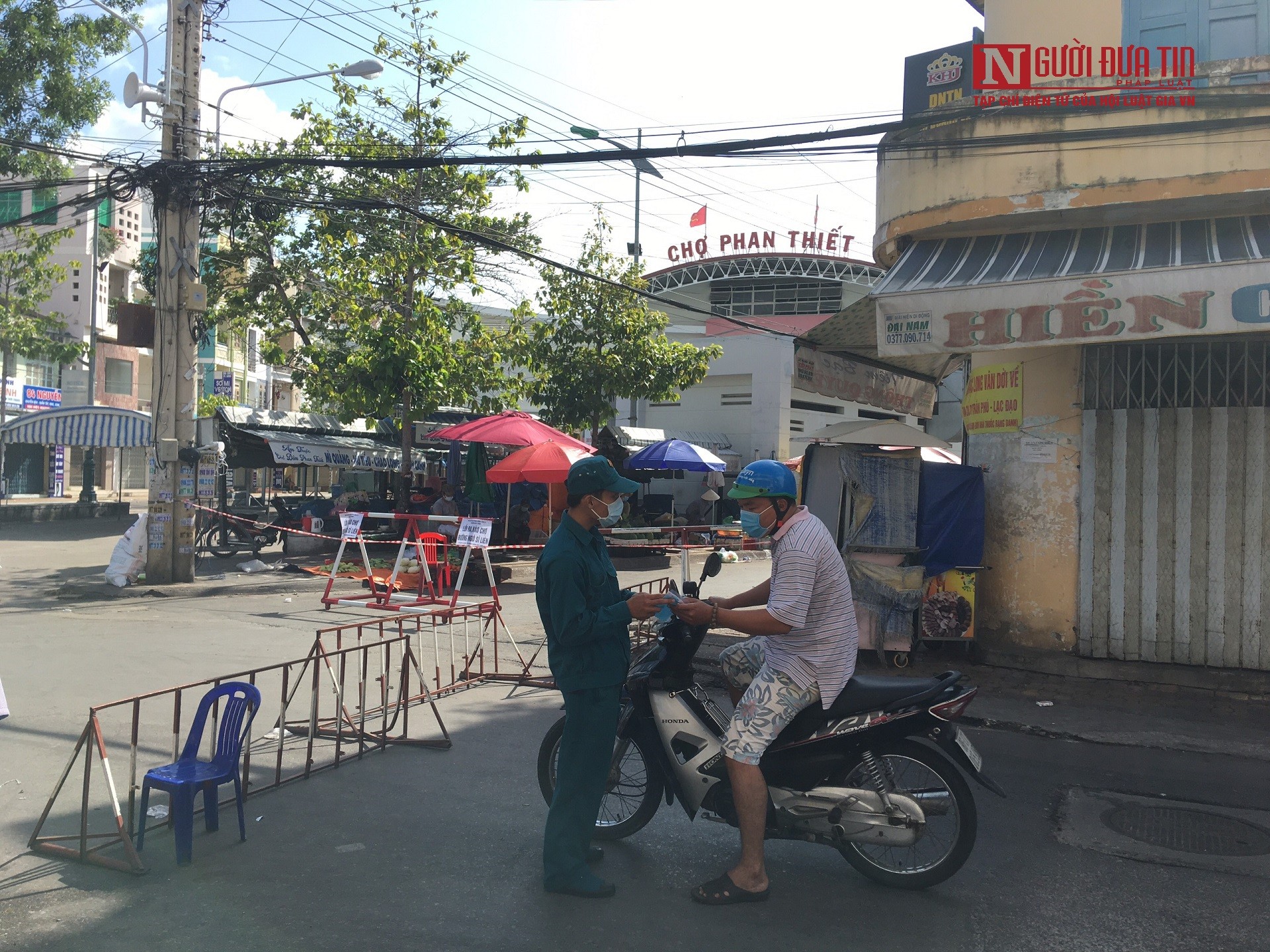 Sự kiện - Chùm ảnh Phan Thiết trong ngày đầu thực hiện giãn cách xã hội theo Chỉ thị 16 (Hình 7).