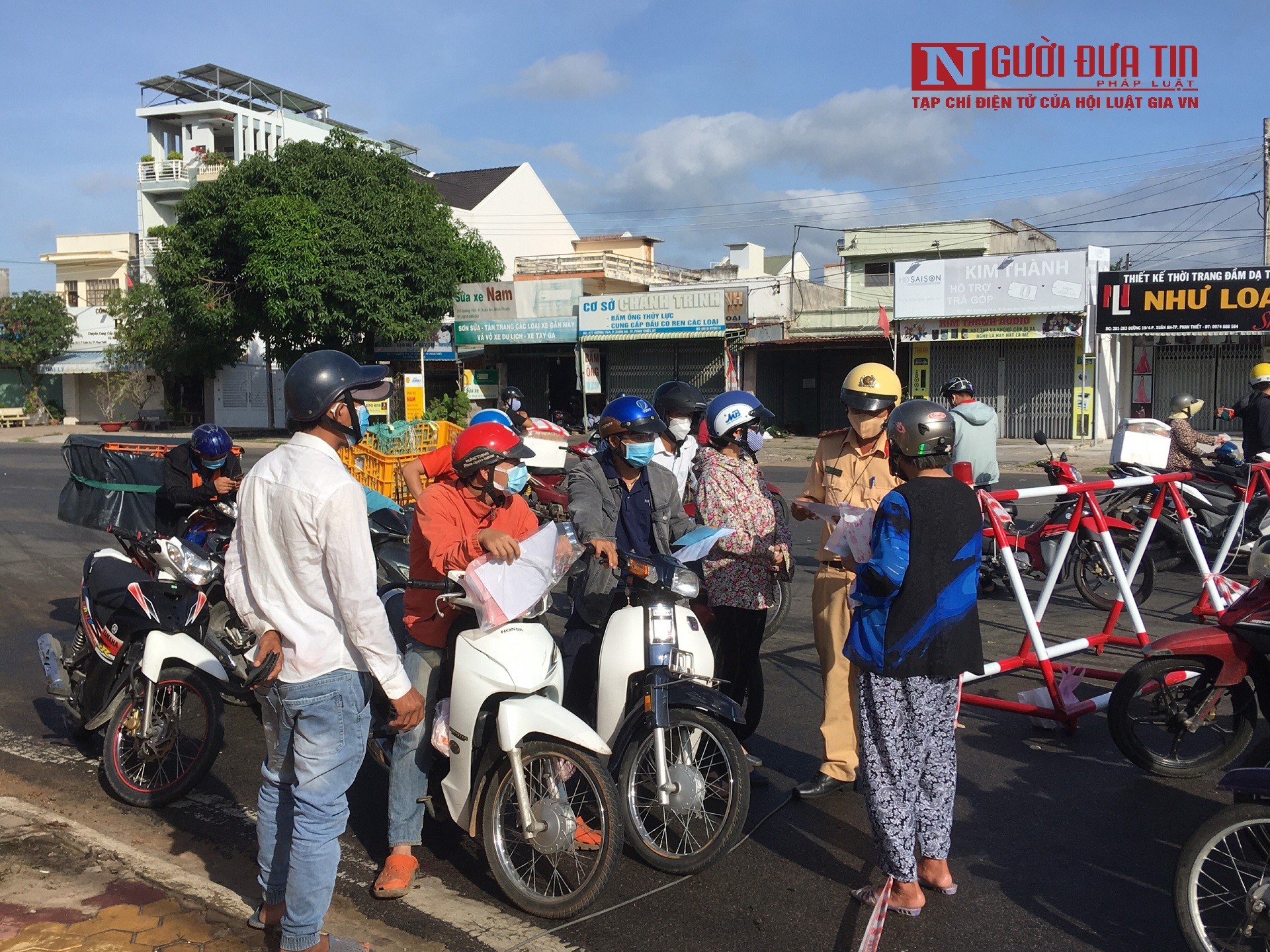 Sự kiện - Chùm ảnh Phan Thiết trong ngày đầu thực hiện giãn cách xã hội theo Chỉ thị 16 (Hình 6).