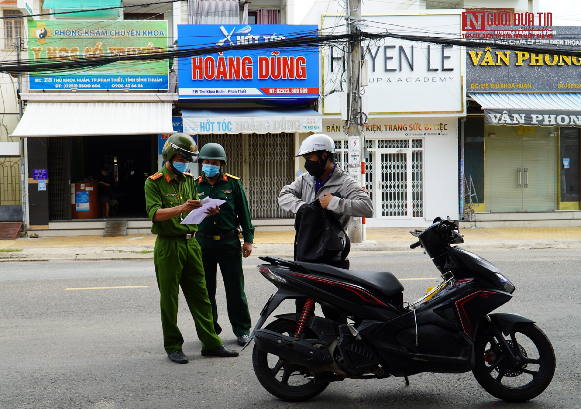 Sự kiện - Bình Thuận: Lực lượng tuần tra lưu động xử phạt các trường hợp ra đường không cần thiết (Hình 2).