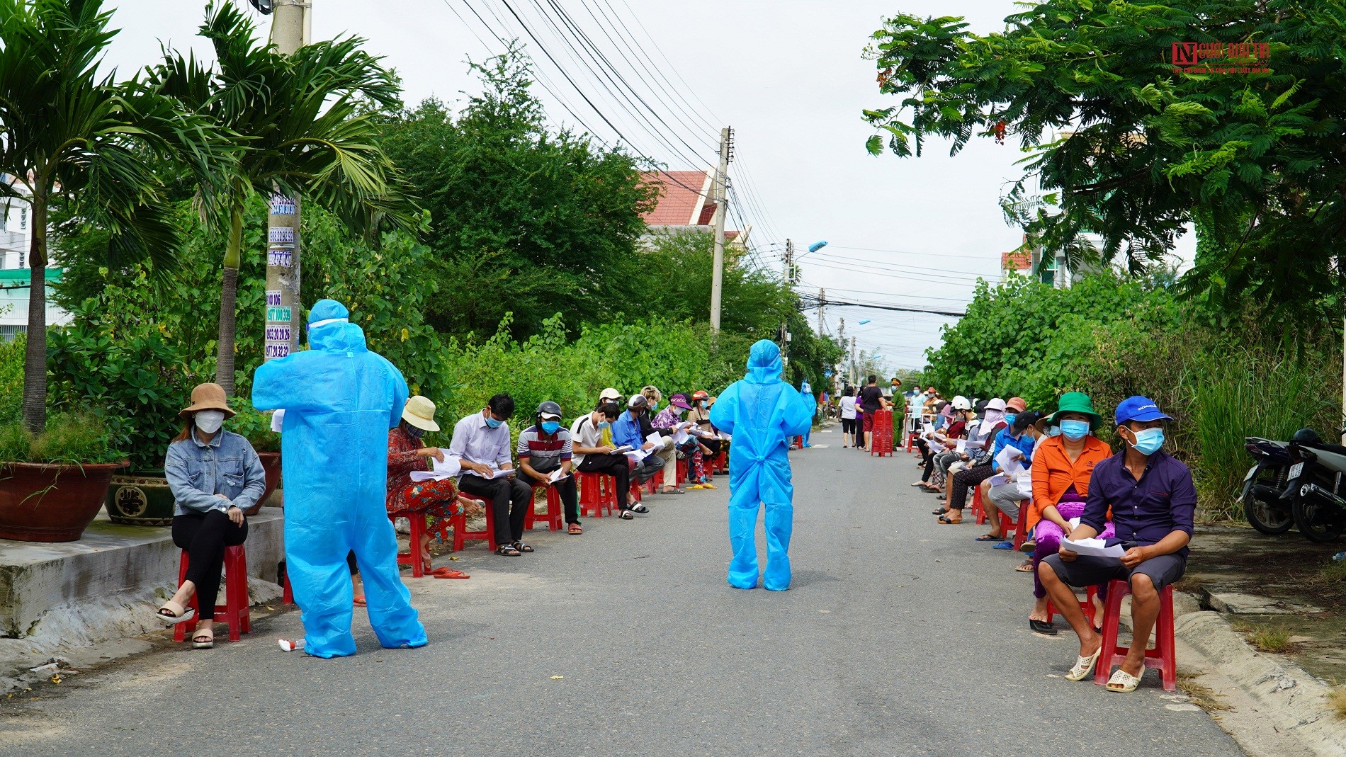 Sự kiện - Bình Thuận: Gần 15.000 người dân phường Phú Tài được tiêm vắc-xin phòng Covid-19 (Hình 3).