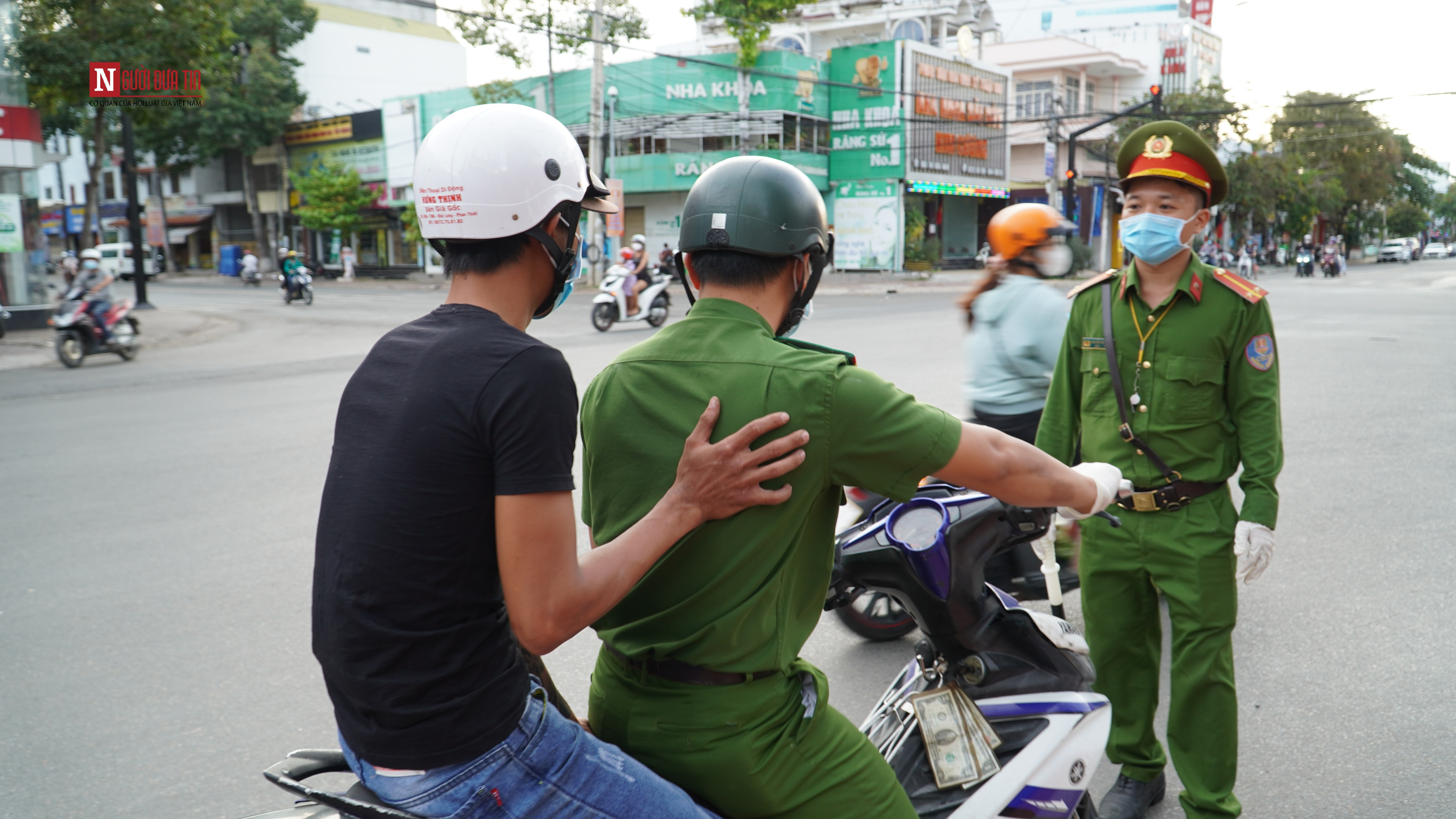 Sự kiện - Bình Thuận: Xử phạt các trường hợp không có giấy tờ hợp lệ khi ra đường (Hình 9).