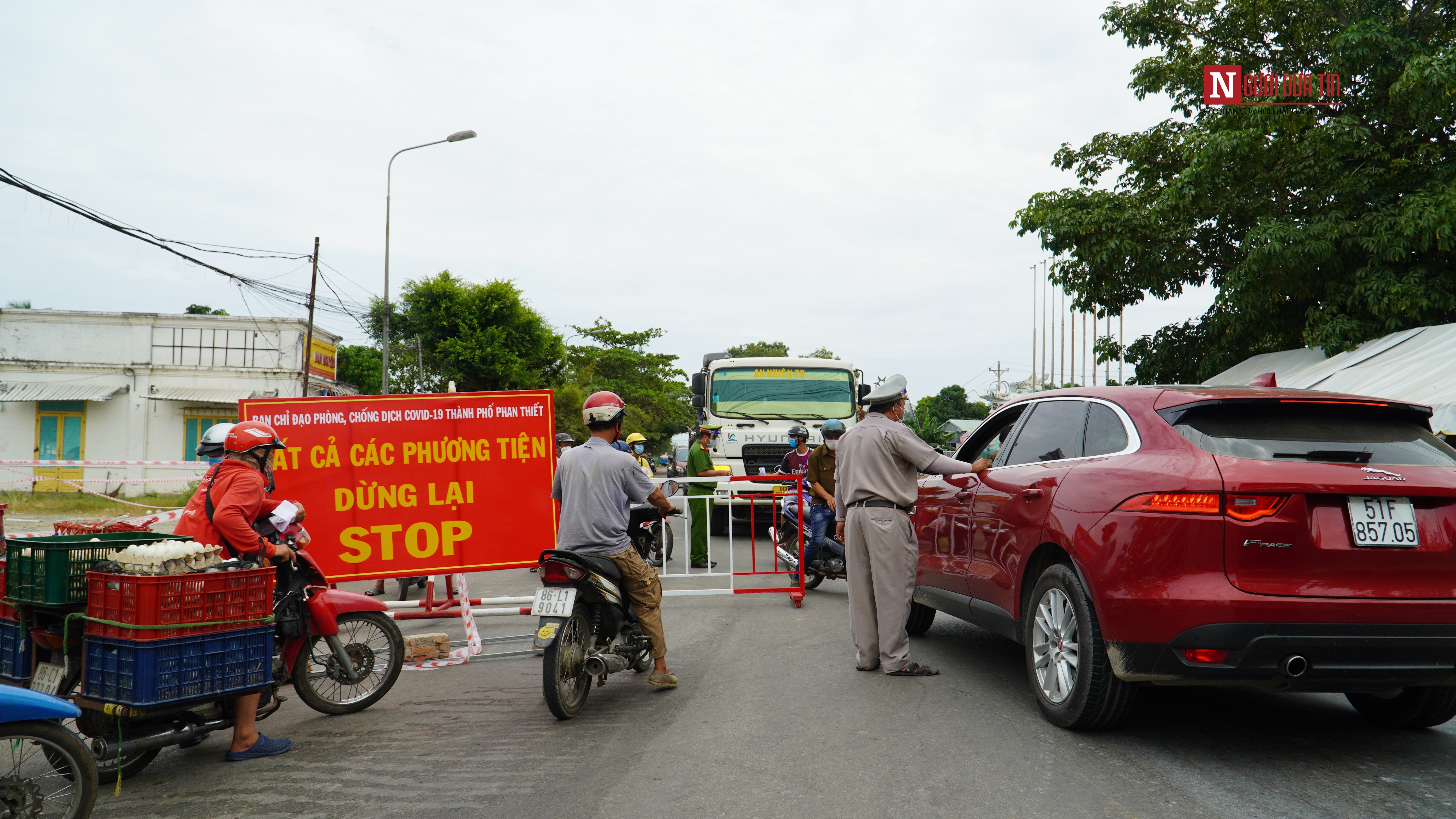 Sự kiện - Tp.Phan Thiết từ “vùng đỏ” hạ xuống “vùng cam”, duy trì tuần tra kiểm soát lưu động