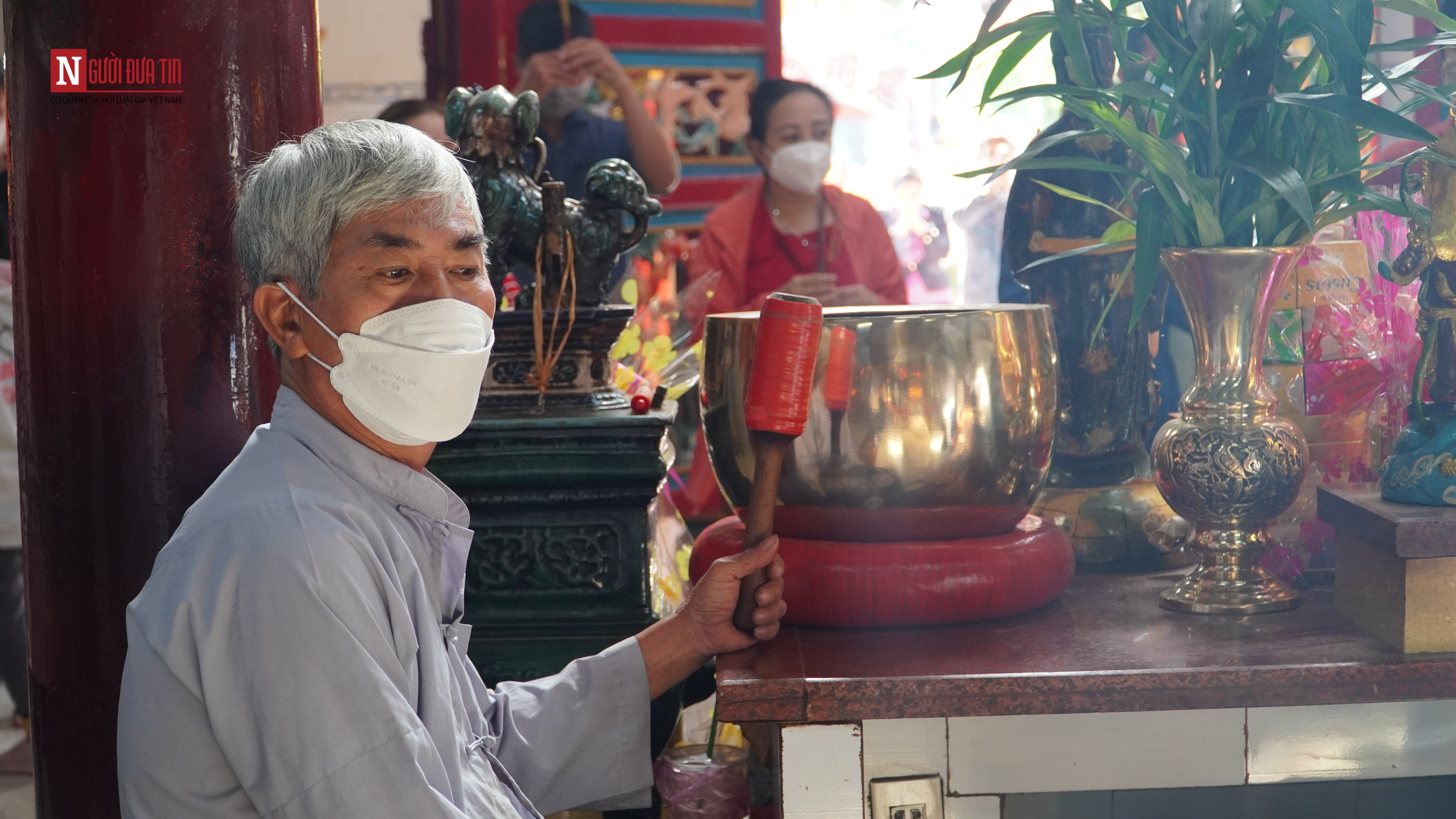 Dân sinh - Hàng ngàn người dân Bình Thuận đi lễ chùa cầu năm mới bình an (Hình 8).