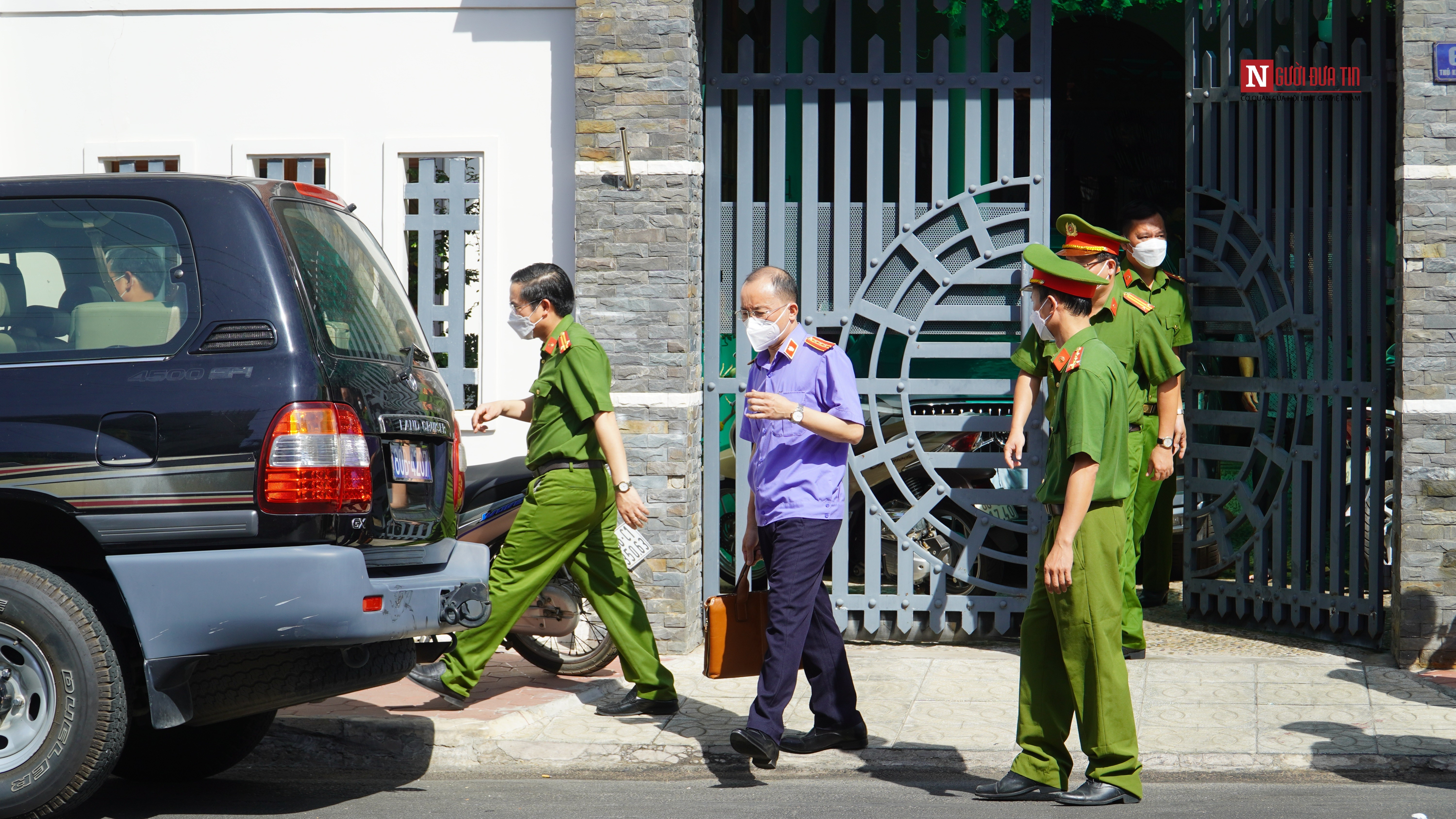 An ninh - Hình sự - Khám xét nhà riêng nguyên Phó Chủ tịch UBND tỉnh Bình Thuận (Hình 6).