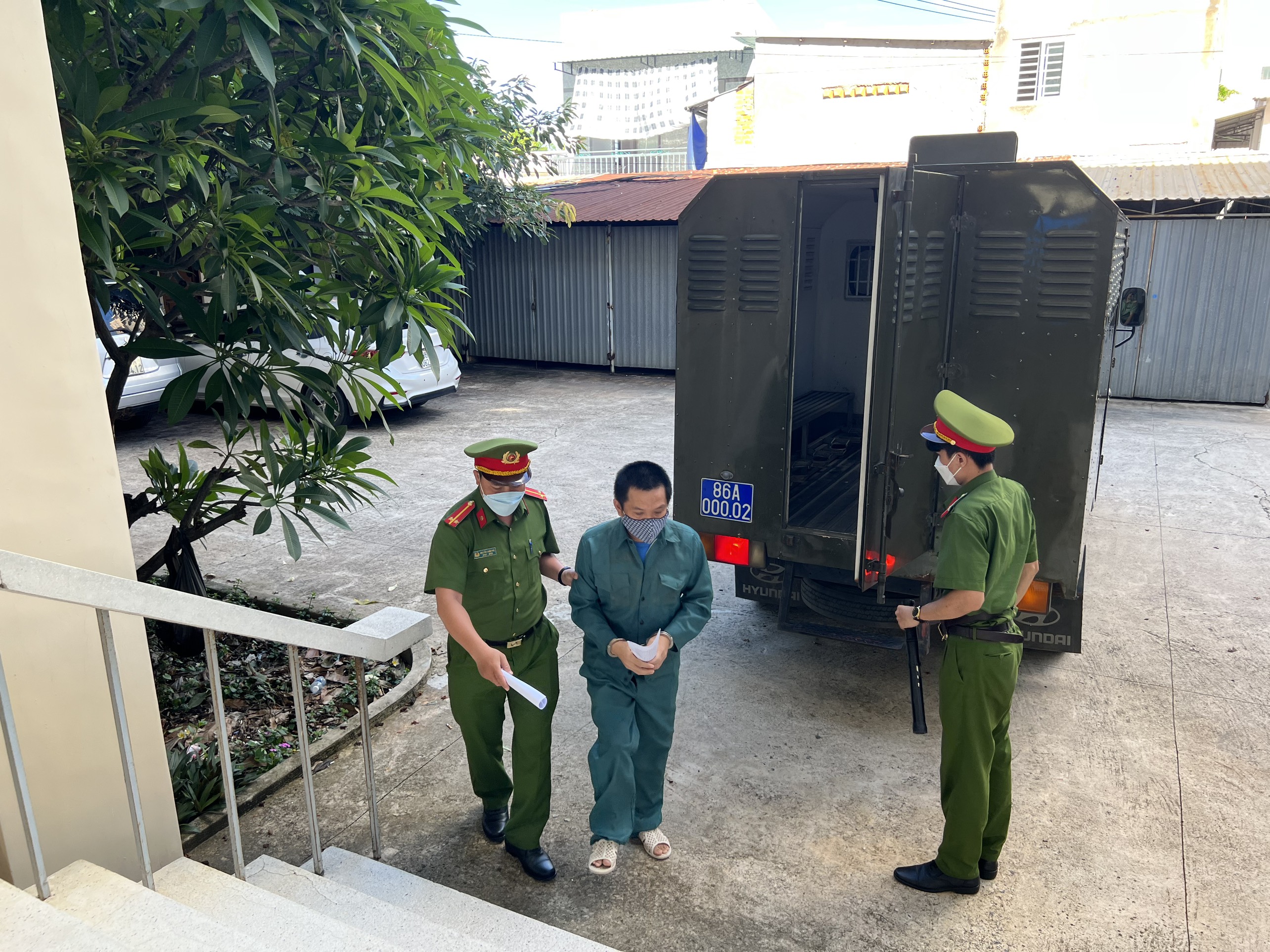 Hồ sơ điều tra - Vẽ dự án “ảo” để chiếm đoạt tài sản, Giám đốc công ty Bất động sản hầu tòa (Hình 3).
