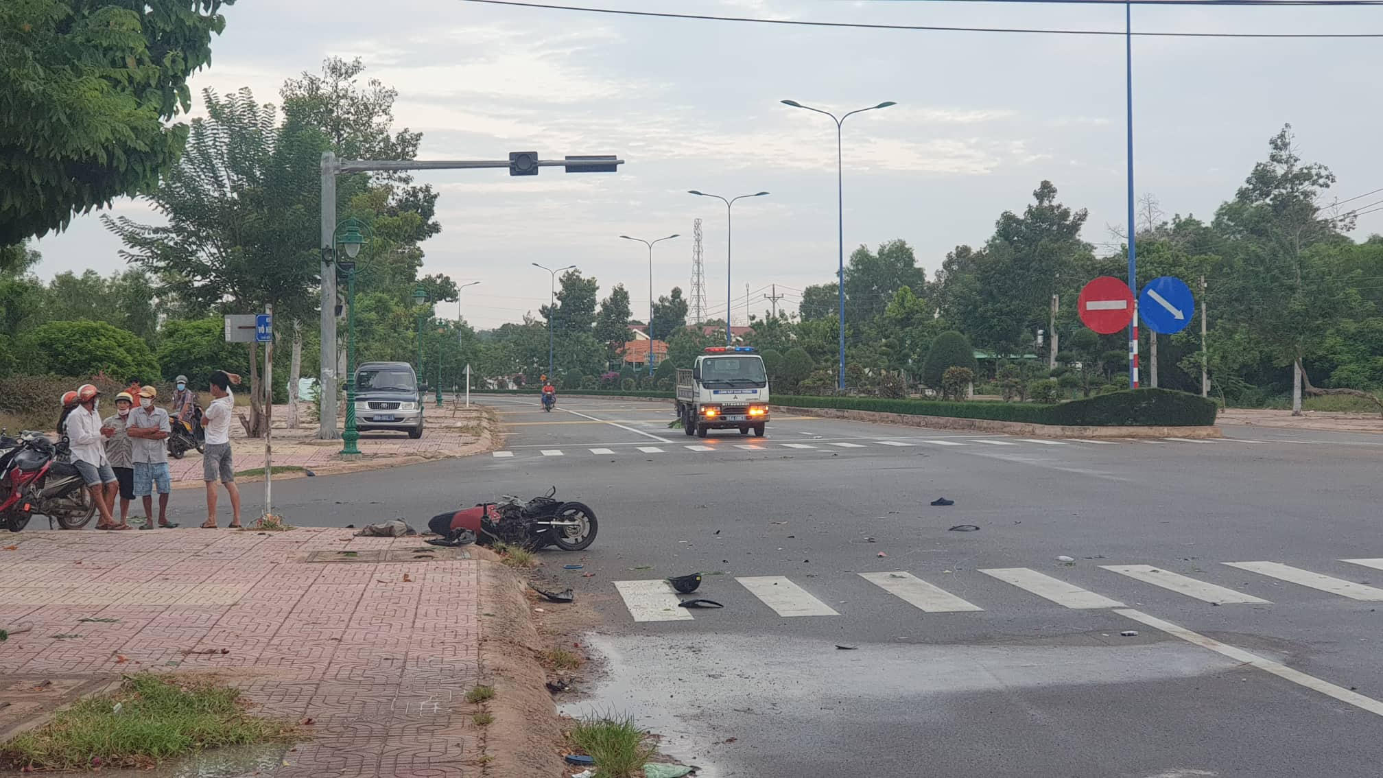 An ninh - Hình sự - Bình Thuận: Truy tìm xe ô tô có liên quan đến vụ tai nạn chết người 