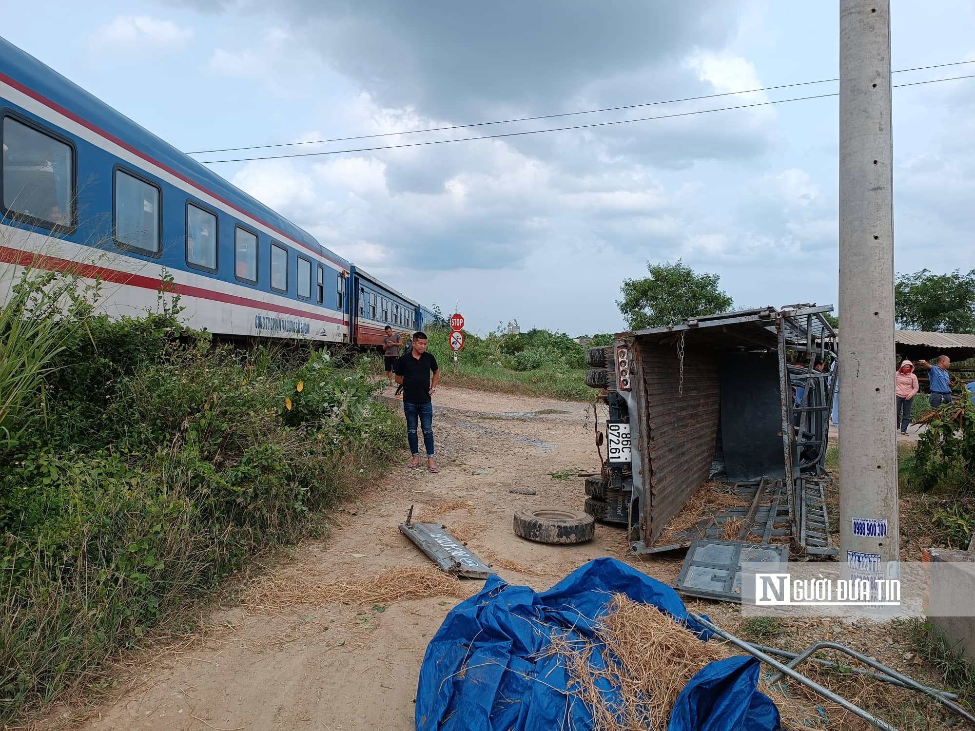 Dân sinh - Bình Thuận: Xe tải va chạm mạnh với tàu hoả, một tài xế tử vong 