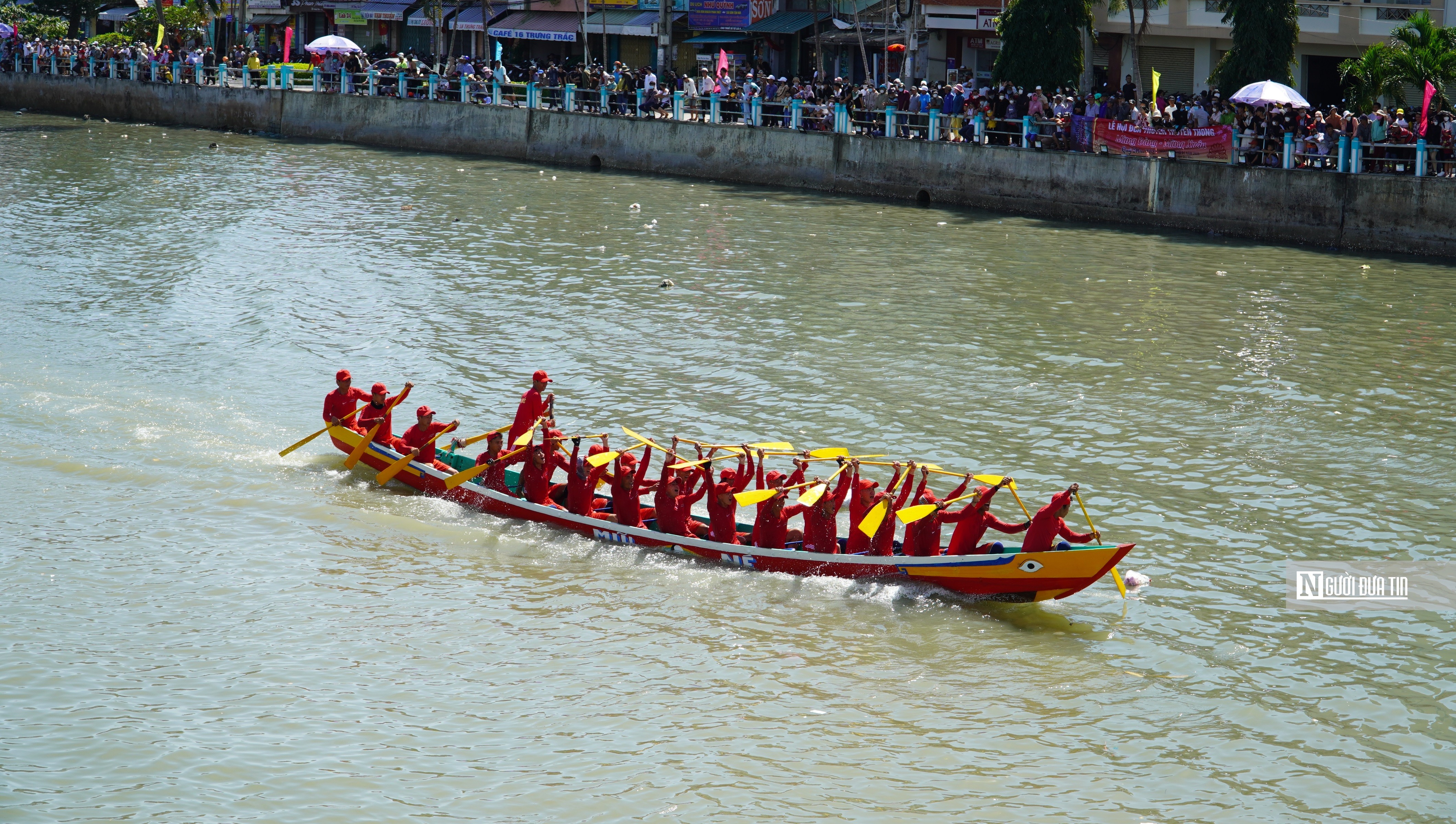 Văn hoá - Bình Thuận: Tưng bừng Lễ hội đua thuyền mừng xuân Quý Mão (Hình 9).