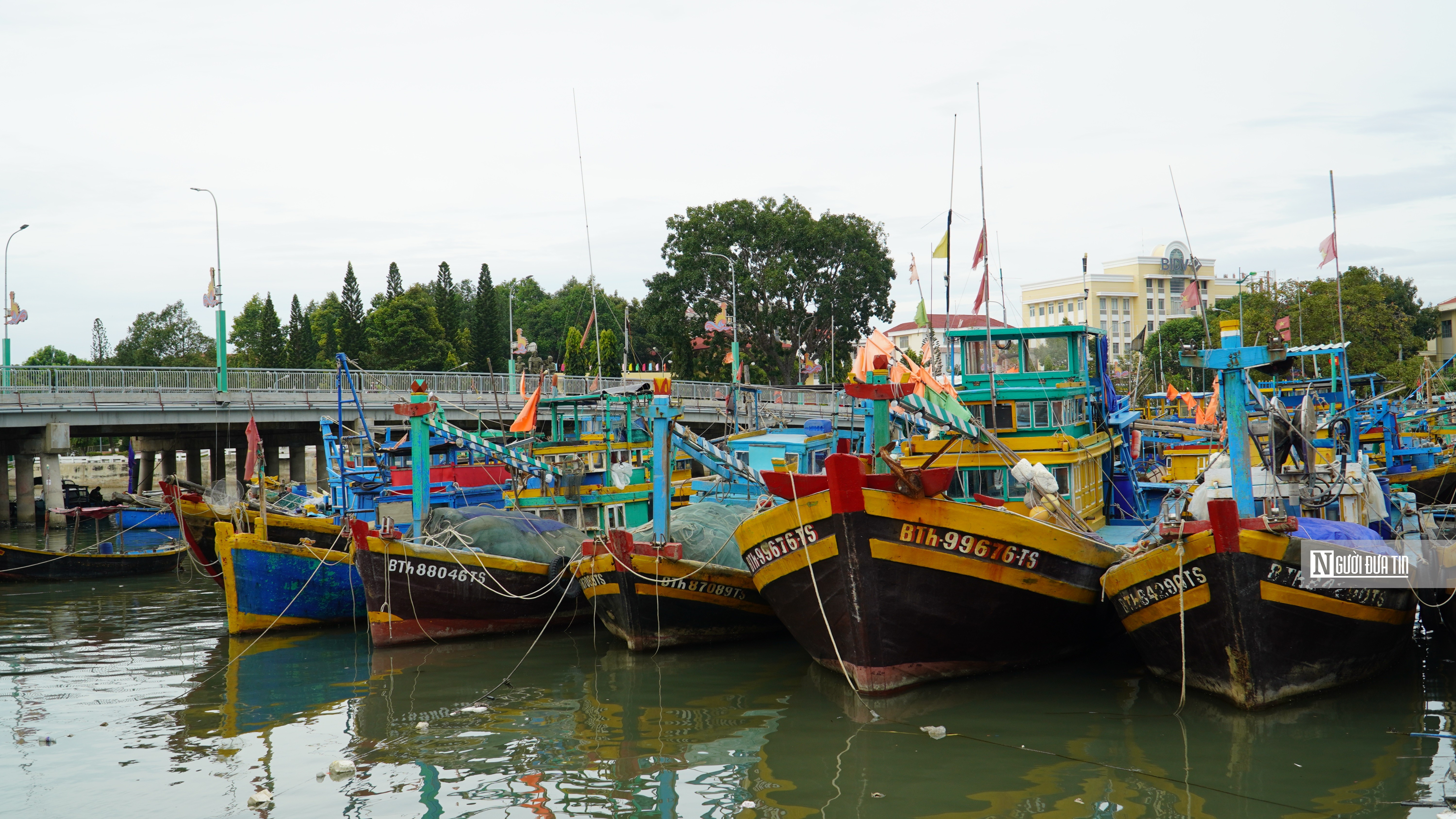 Dân sinh - 131 tàu cá Bình Thuận mắc kẹt ở quần đảo Trường Sa kêu cứu vì thiếu lương thực, nước uống