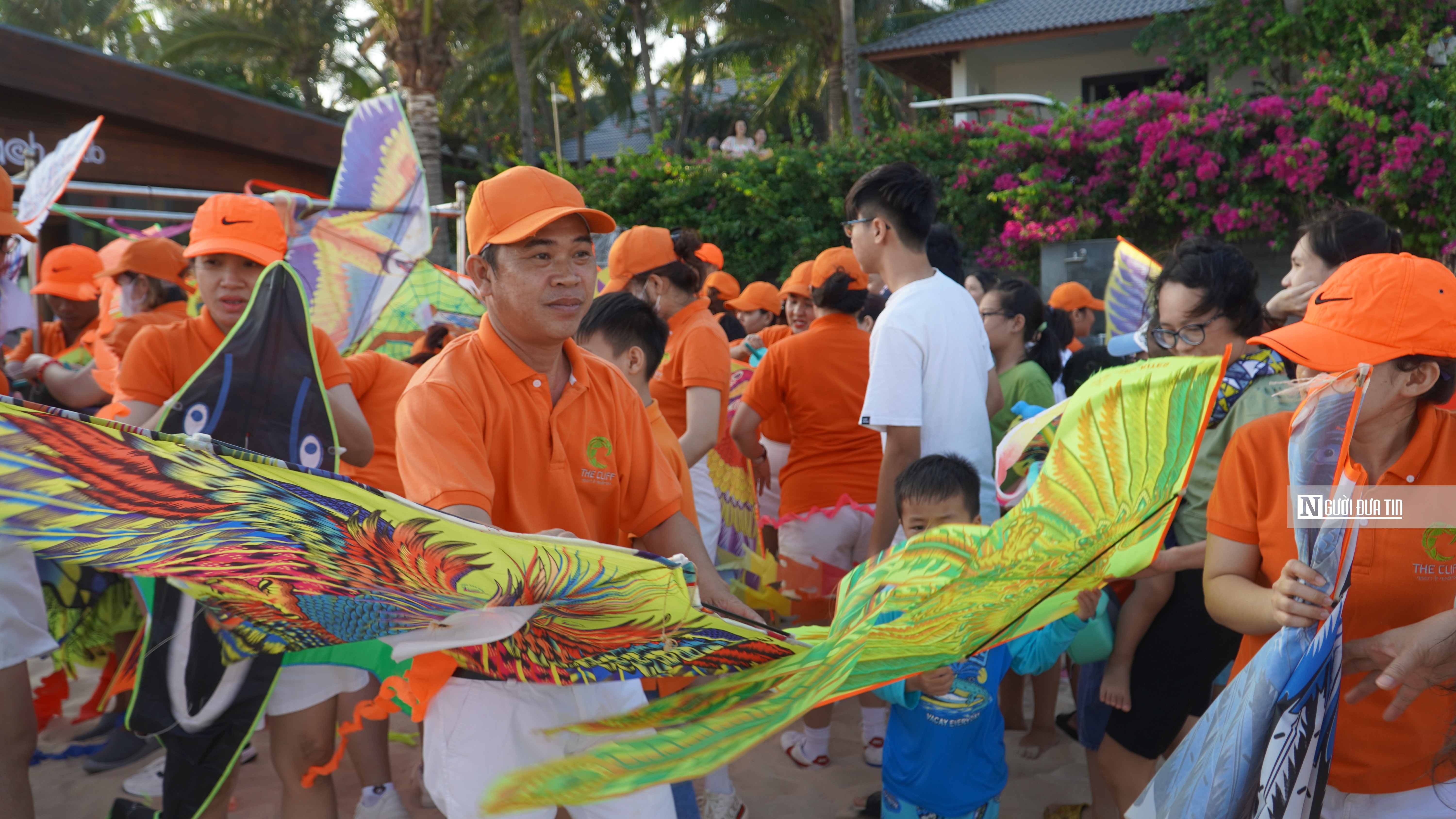Dân sinh - Bình Thuận: Rực rỡ lễ hội thả diều trên bãi biển tại Tp.Phan Thiết (Hình 6).